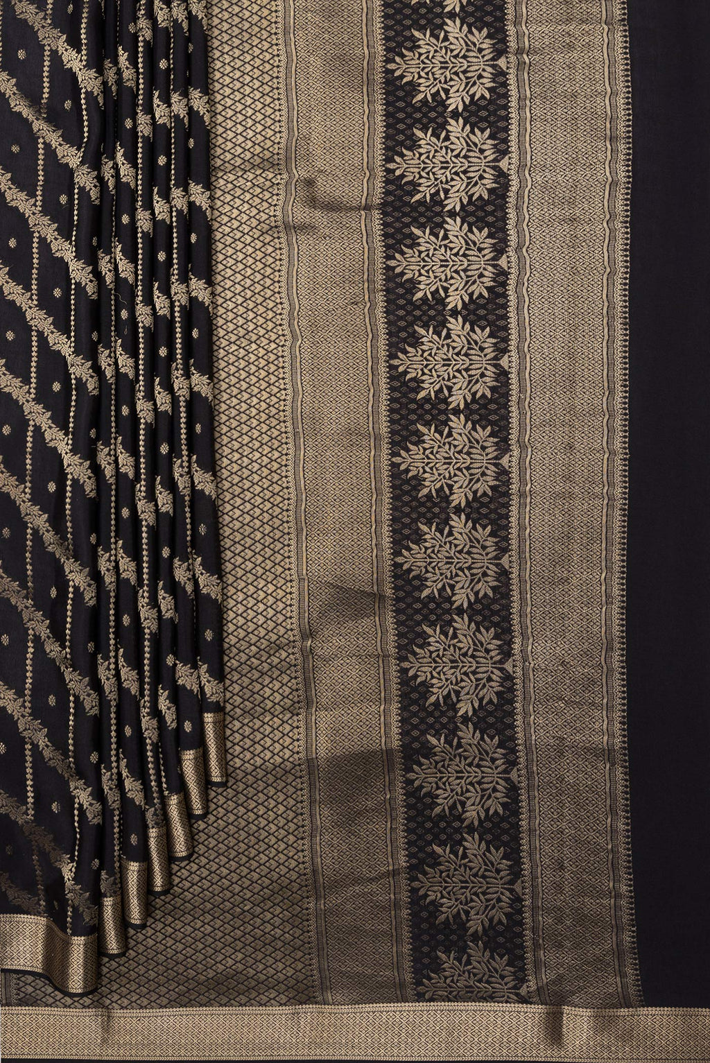 Pleats and pallu of Coffee Brown Dual Tone Crepe Saree with Zari Brocade on the body and Zari Border. 