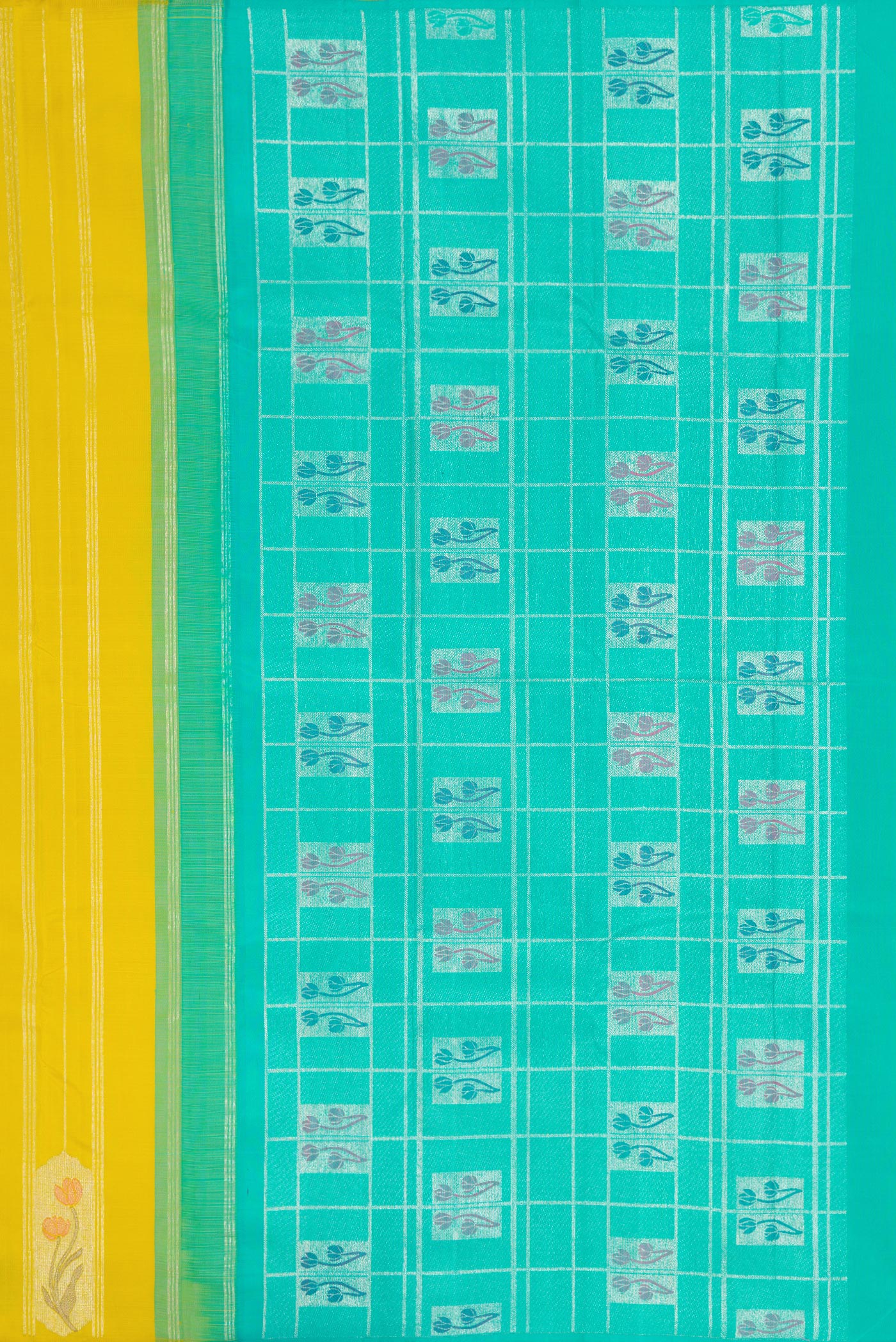 Close up image of the pallu of Lemon Yellow Kanjivaram Silk Saree with Stripes on the body and Without Border. 