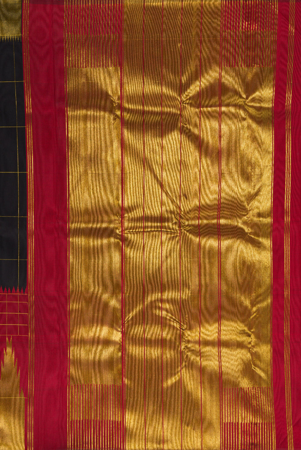 Close up image of the pallu of Pure Silk Black Kanchipuram Saree with Checked design on the body and Temple Border. 