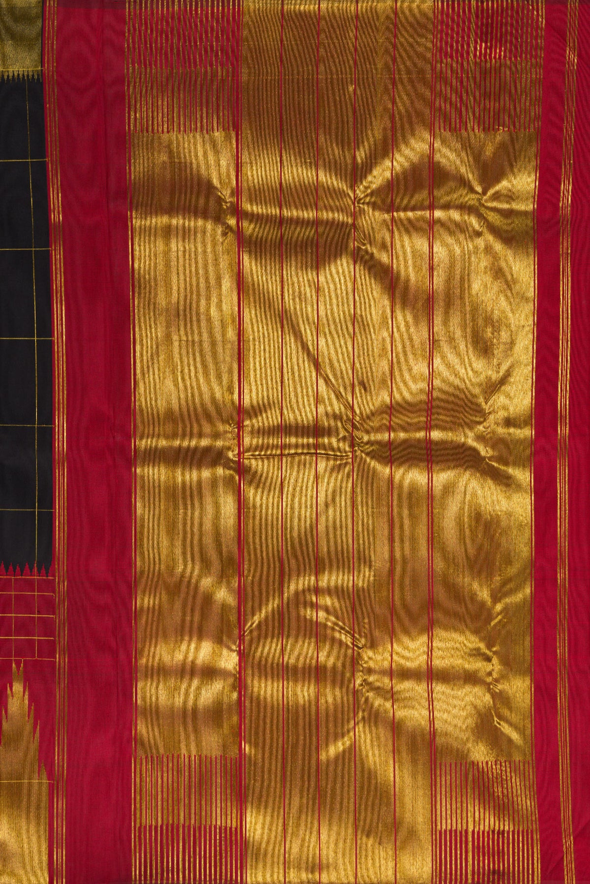 Close up image of the pallu of Pure Silk Black Kanchipuram Saree with Checked design on the body and Temple Border. 