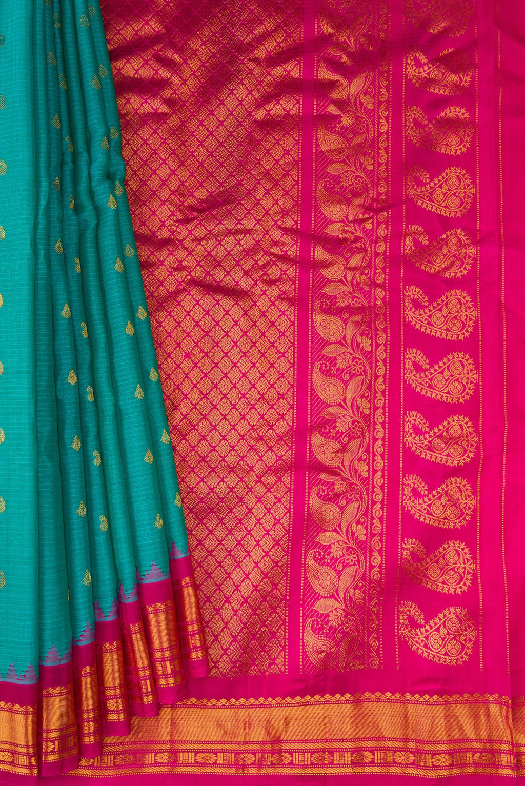 Pleats and pallu of Sky Blue Gadwal Silk Cotton Saree with Checked design on the body and Zari Border. 