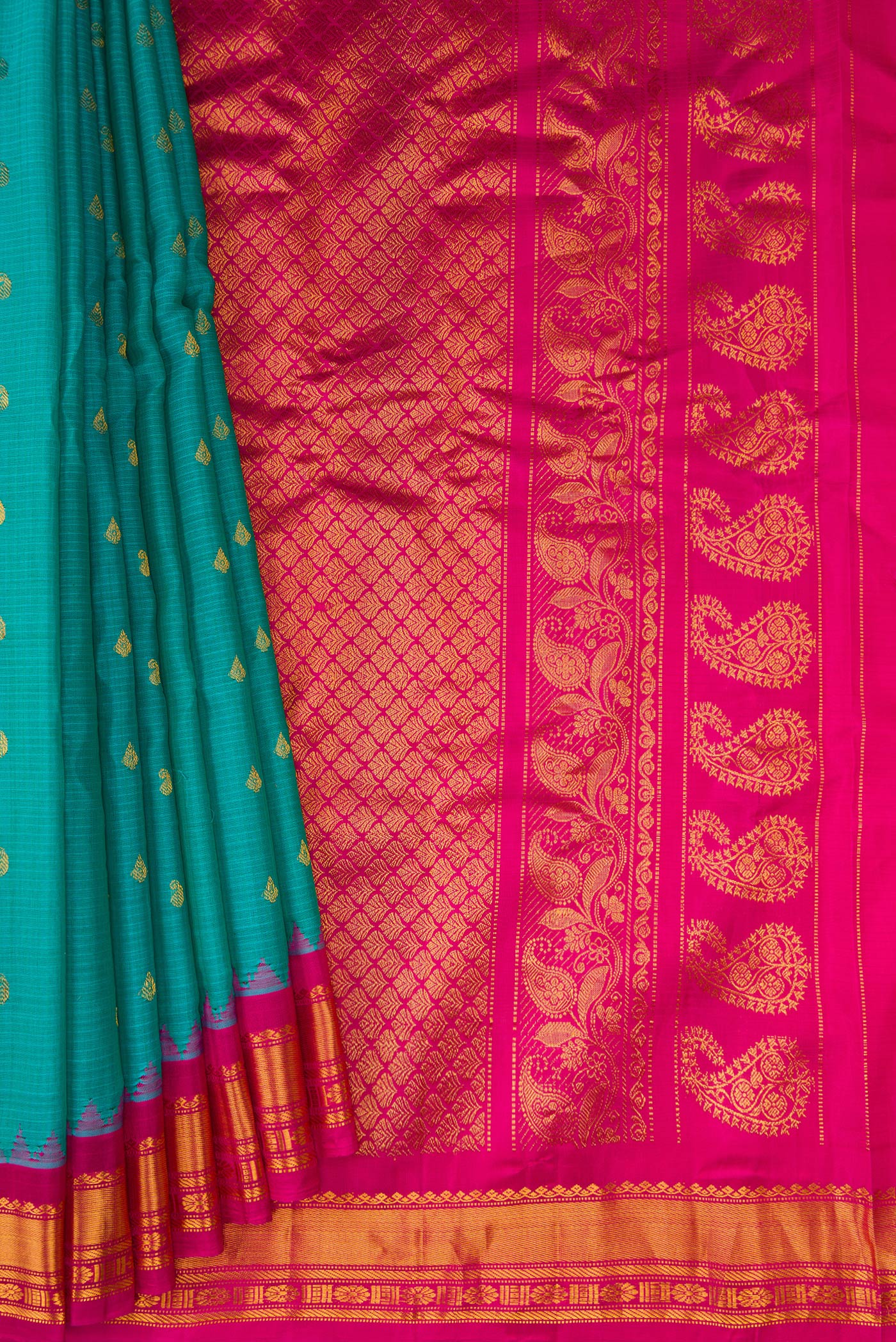 Pleats and pallu of Sky Blue Gadwal Silk Cotton Saree with Checked design on the body and Zari Border. 