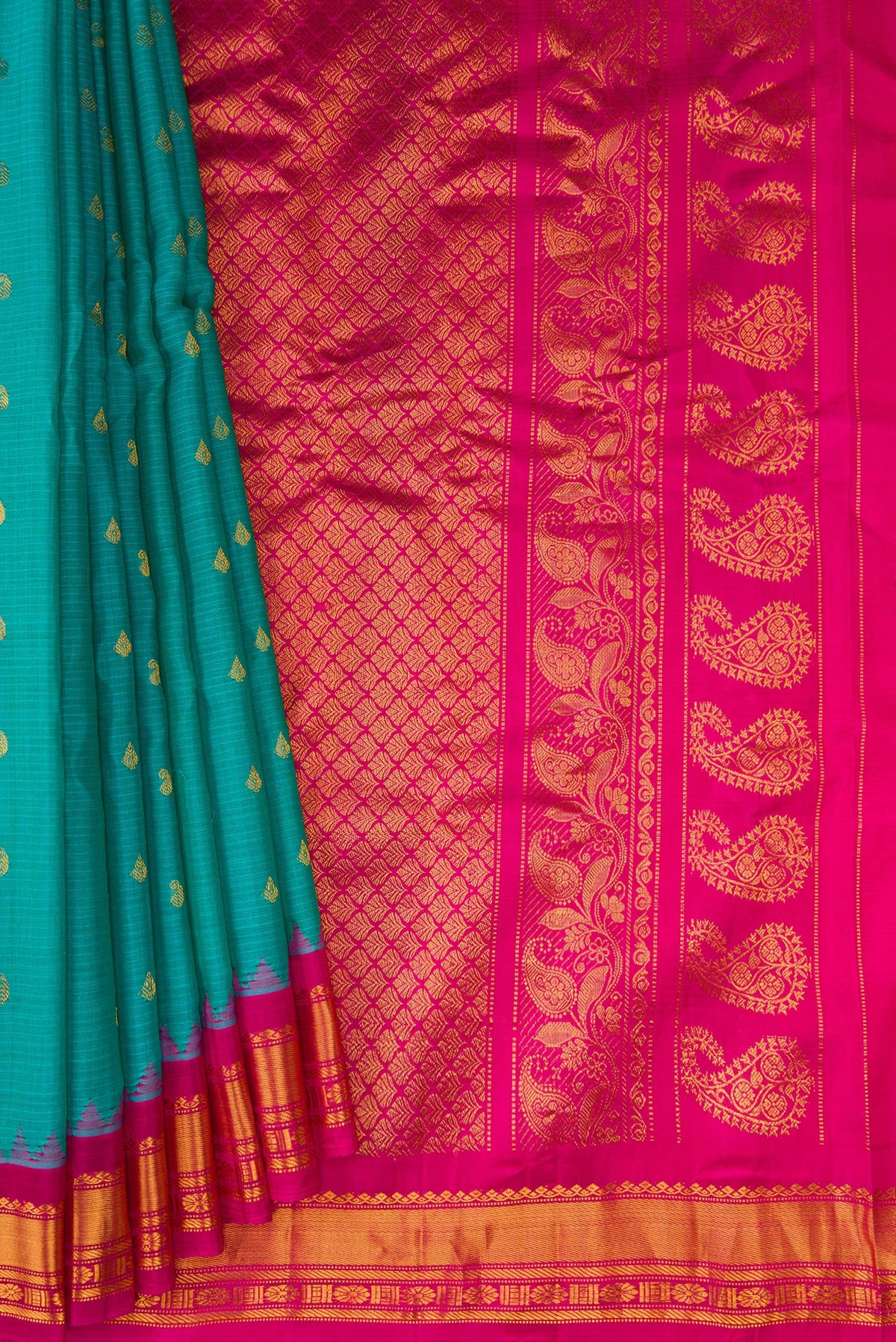Pleats and pallu of Sky Blue Gadwal Silk Cotton Saree with Checked design on the body and Zari Border. 