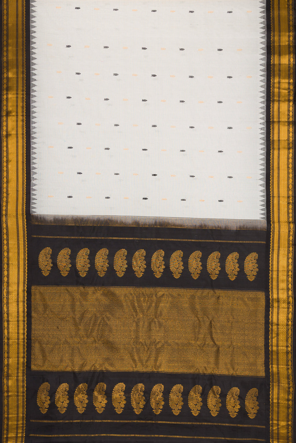 Flat view of White Gadwal Silk Cotton Saree with Checked design on the body and Zari Border. 