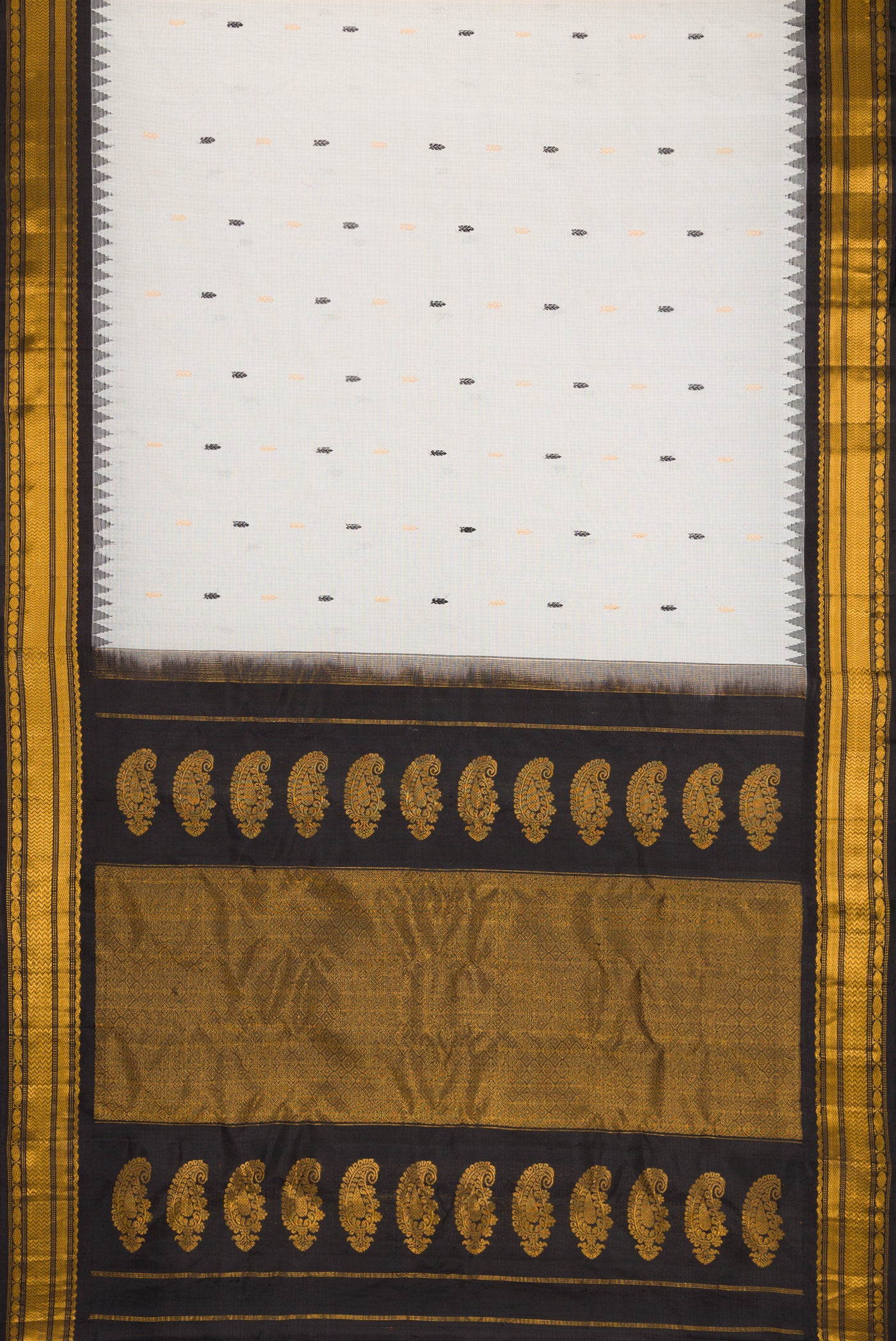 Flat view of White Gadwal Silk Cotton Saree with Checked design on the body and Zari Border. 
