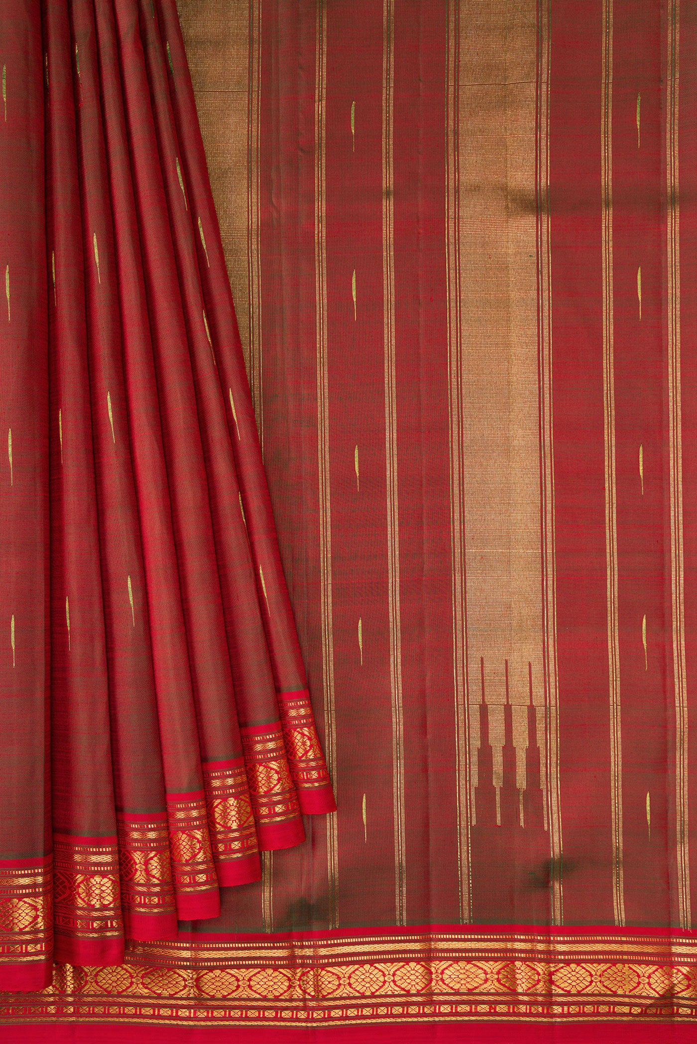 Pleats and pallu of Mehandi Green Dual Tone Kanjivaram Silk Saree with Zari Butta on the body and Zari Border. 