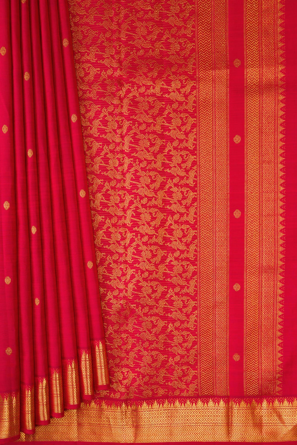 Pleats and pallu of Maroon Kanjivaram Silk Saree with Zari Butta on the body and Zari Border. 