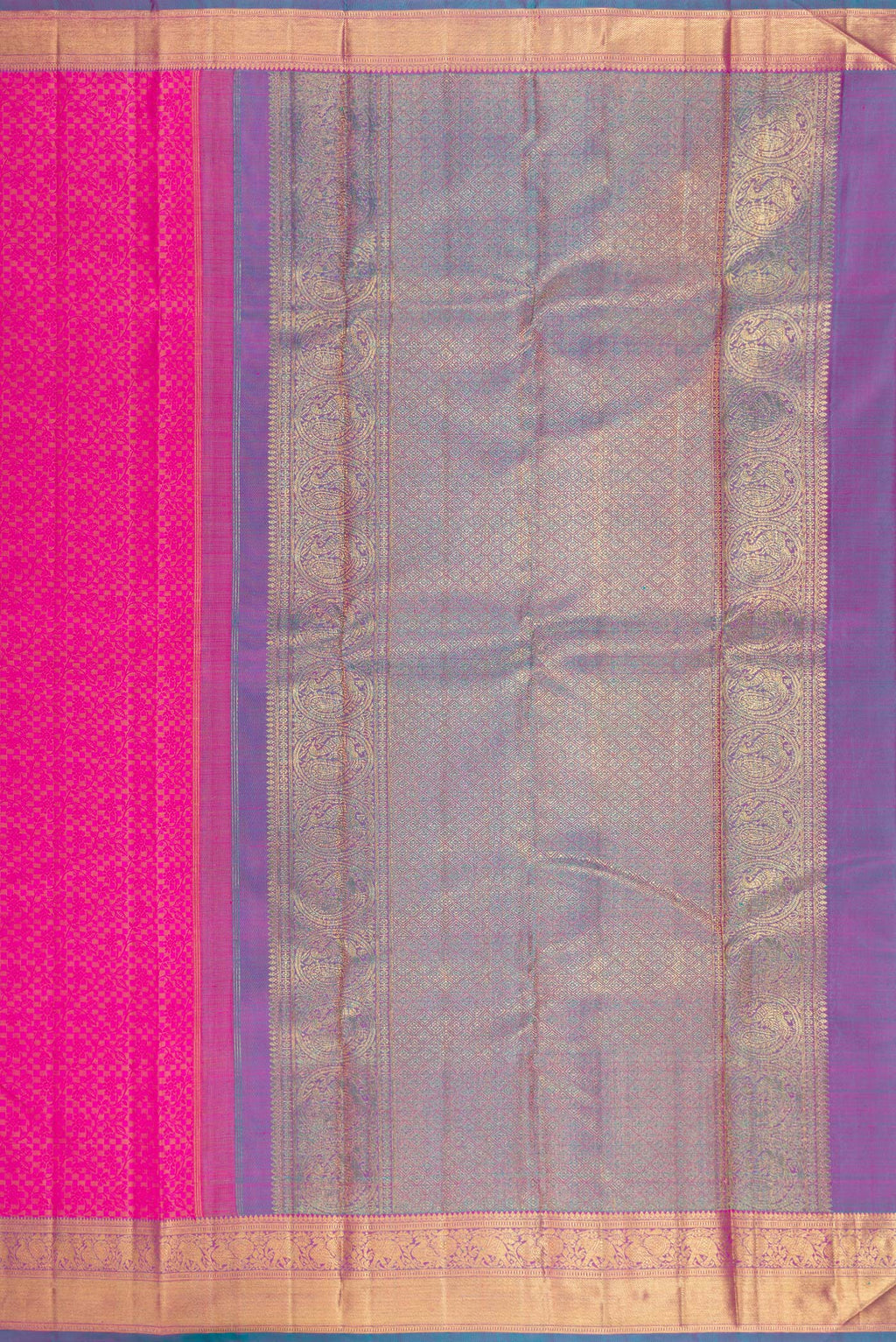 Close up image of the pallu of Pure Silk Pink Dual Tone Kanjivaram Saree with Jacquard design on the body and Zari Border. 
