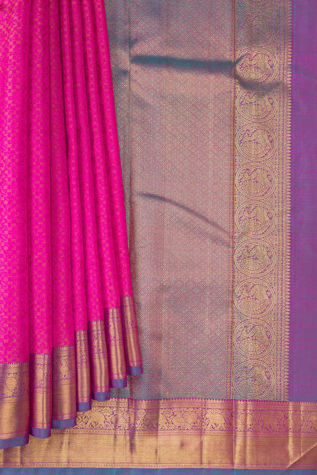 Pleats and pallu of Pure Silk Pink Dual Tone Kanjivaram Saree with Jacquard design on the body and Zari Border. 