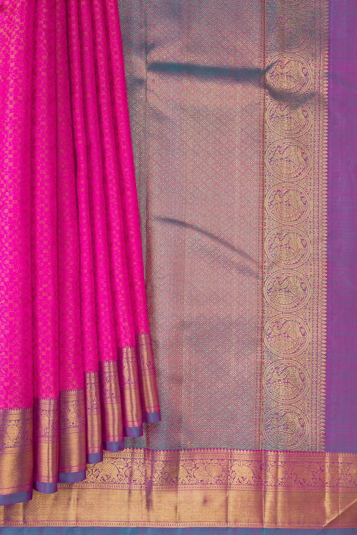 Pleats and pallu of Pure Silk Pink Dual Tone Kanjivaram Saree with Jacquard design on the body and Zari Border. 