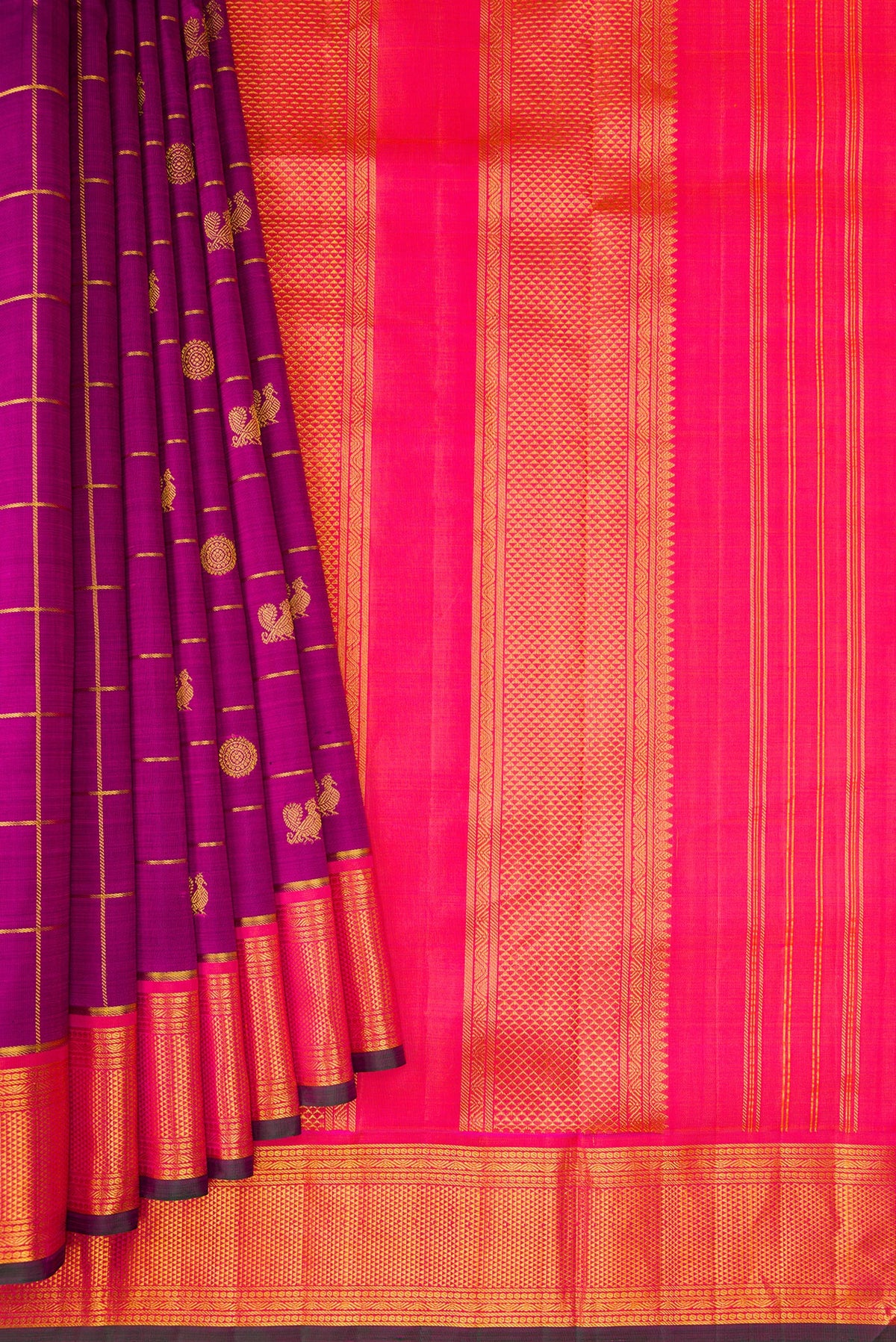 Pleats and pallu of Purple Kanchipuram Silk Nine Yards Saree with Checked design on the body and Zari Border. 