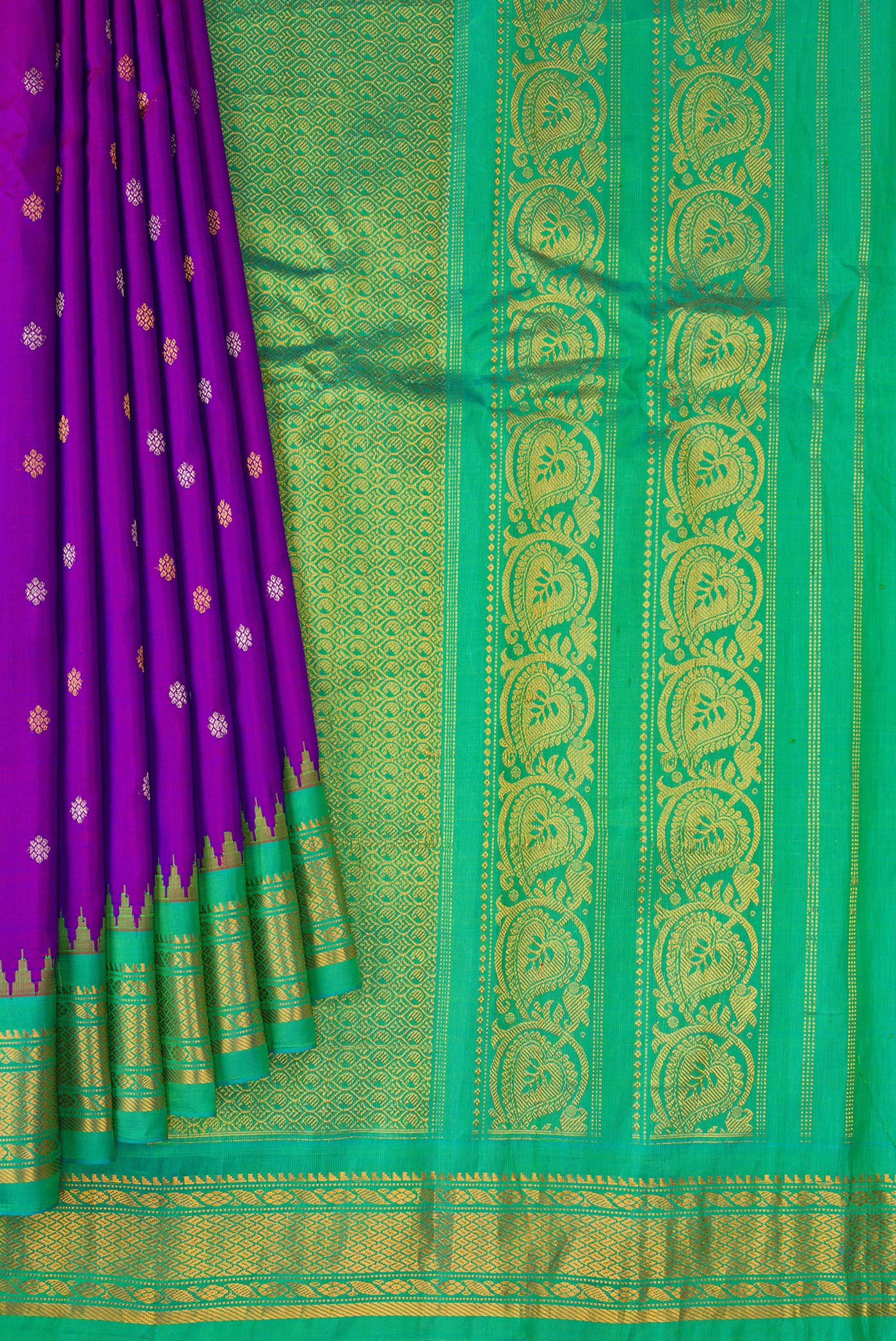 Pleats and pallu of Purple Gadwal Silk Saree with Zari Butta on the body and Zari Border. 