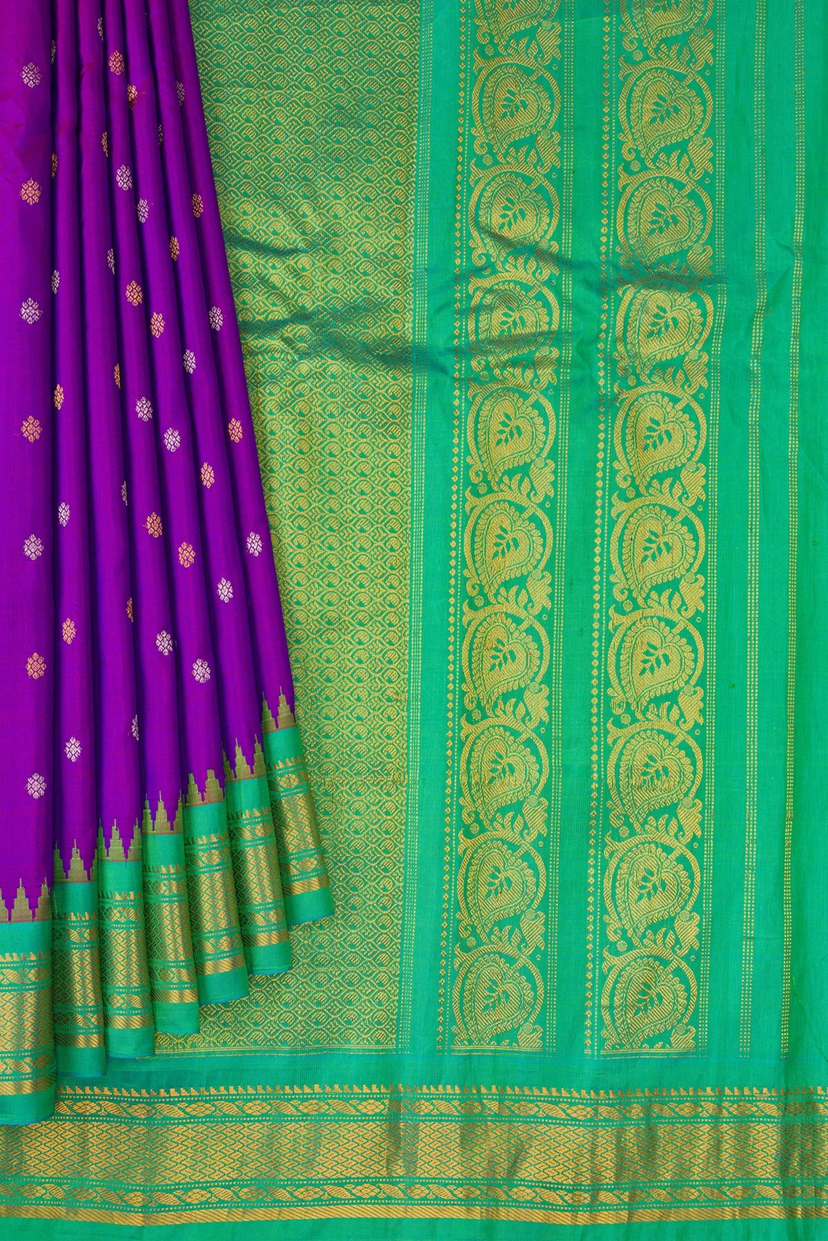 Pleats and pallu of Purple Gadwal Silk Saree with Zari Butta on the body and Zari Border. 