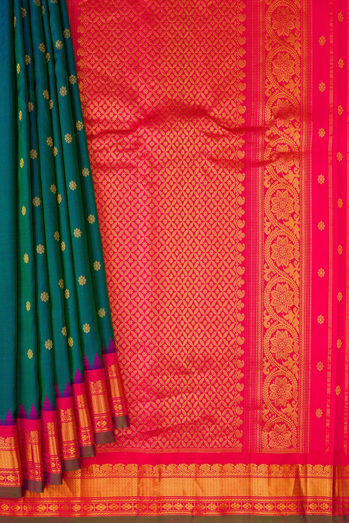 Pleats and pallu of Electric Blue Dual Tone Gadwal Silk Saree with Zari Butta on the body and Zari Border. 