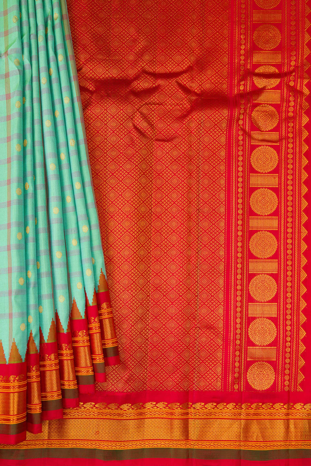 Pleats and pallu of Sea Green Gadwal Silk Saree with Checked design on the body and Zari Border. 