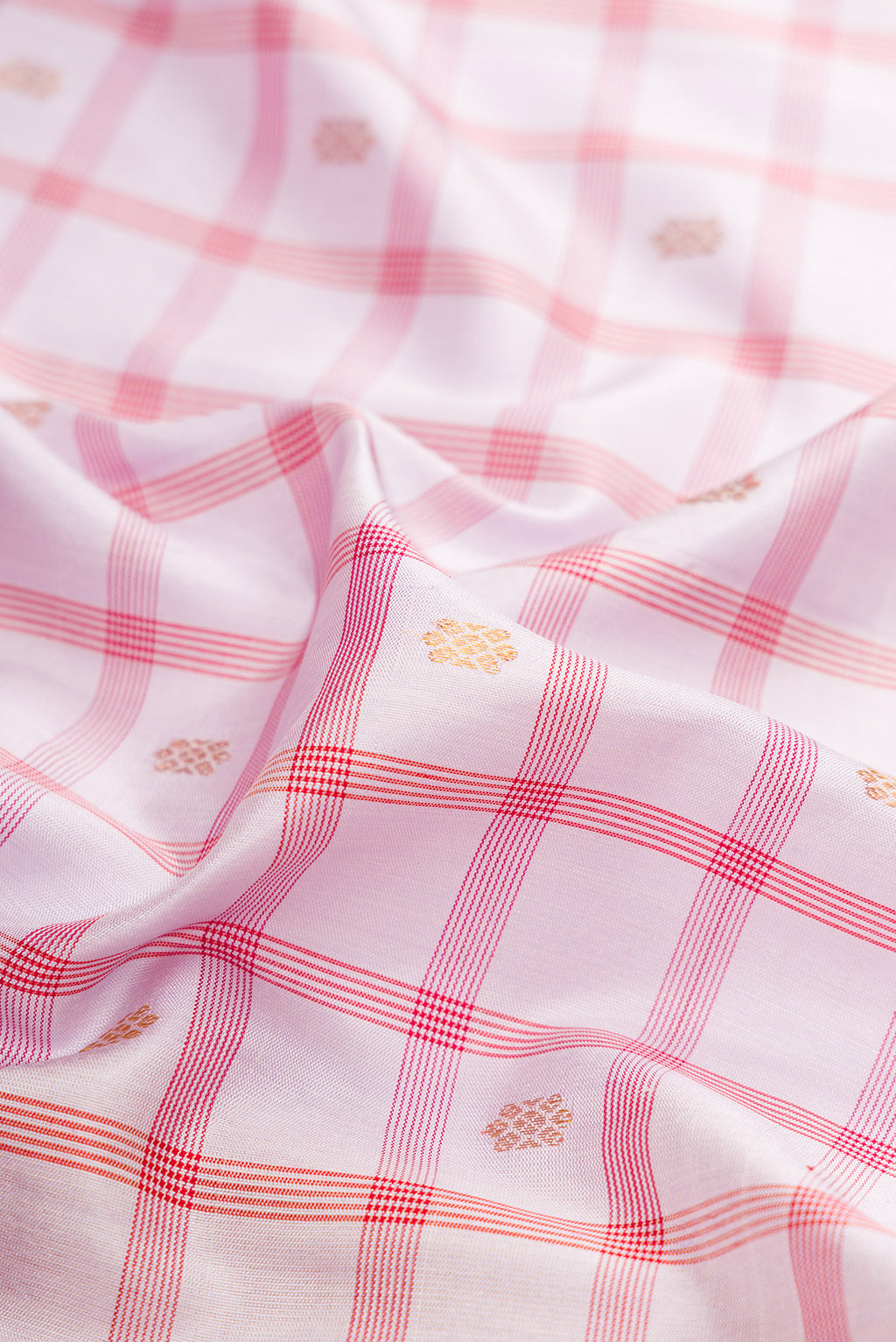 Close up of Lilac Gadwal Silk Saree with Checked design on the body and Zari Border.  displaying folds