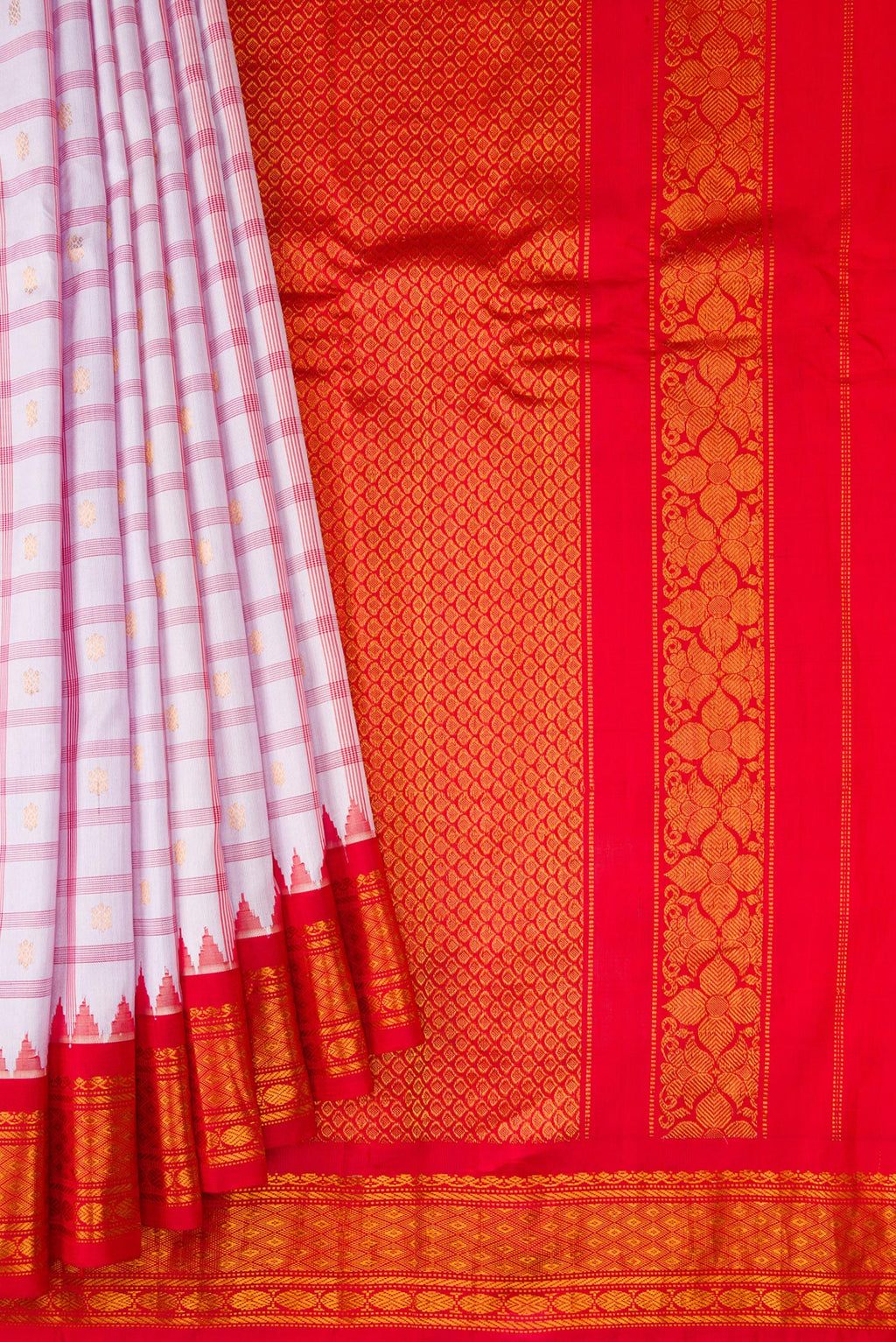 Pleats and pallu of Lilac Gadwal Silk Saree with Checked design on the body and Zari Border. 