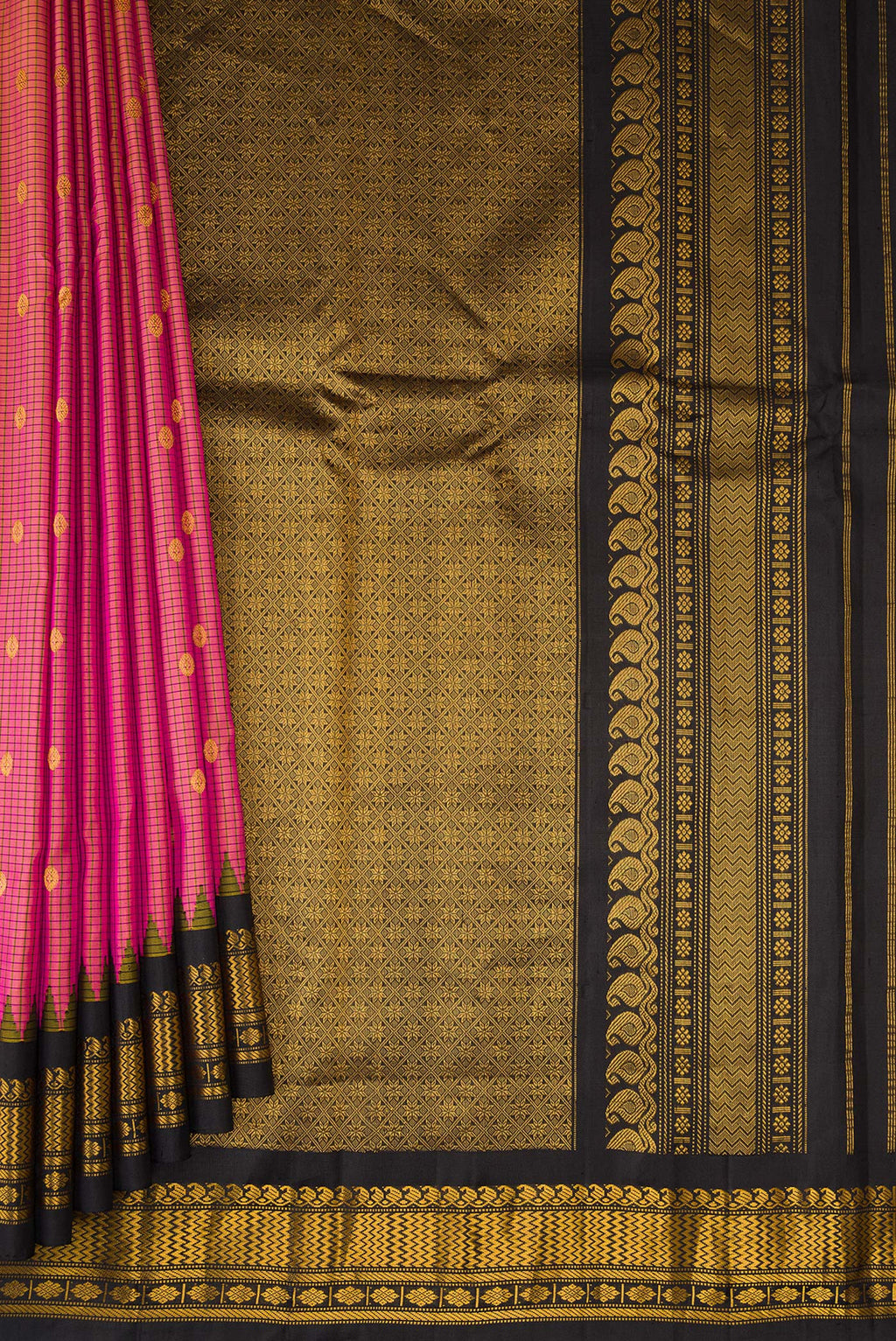 Pleats and pallu of Pink Dual Tone Gadwal Silk Saree with Checked design on the body and Temple Border. 