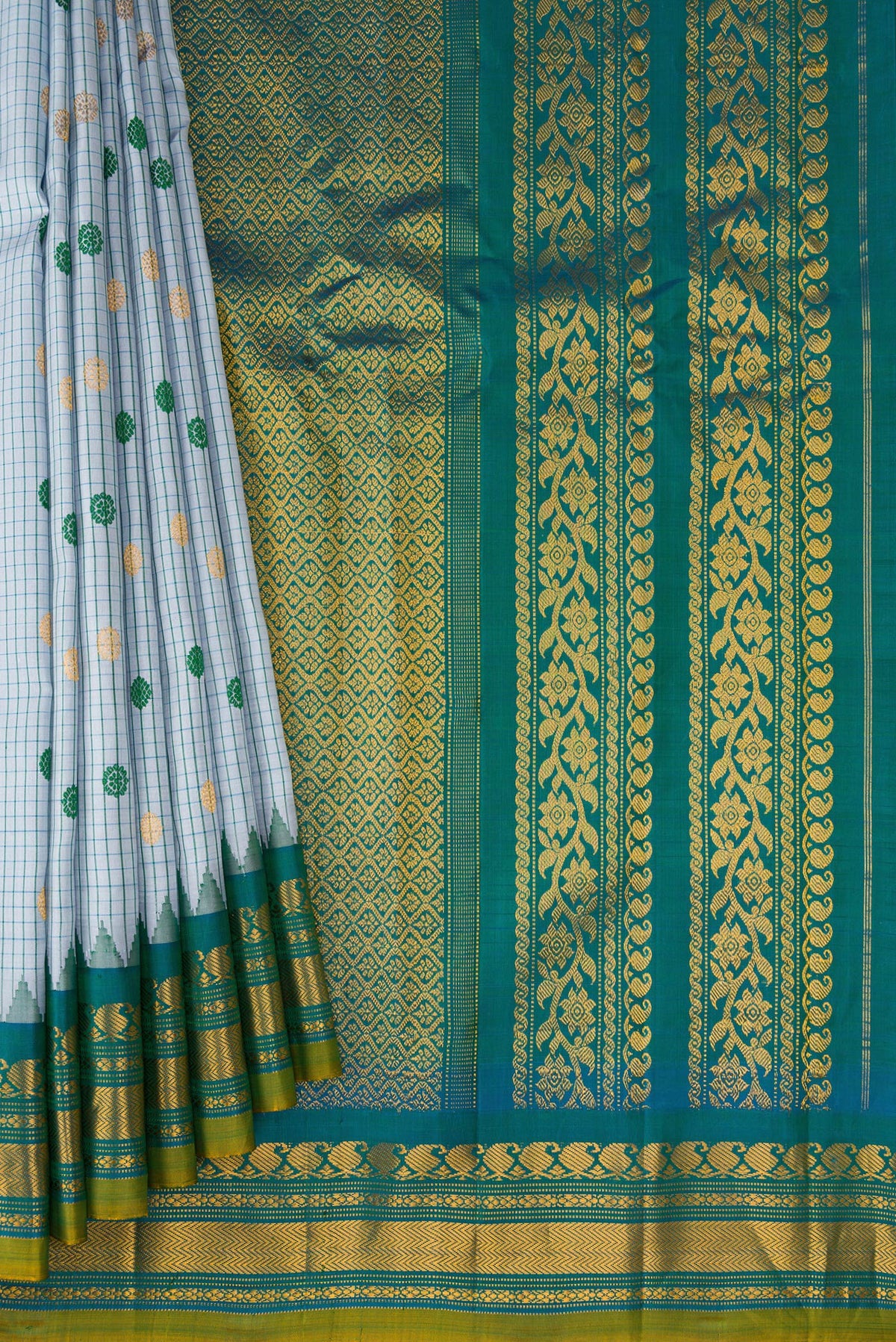 Pleats and pallu of Maya Blue Gadwal Silk Saree with Checked design on the body and Temple Border. 