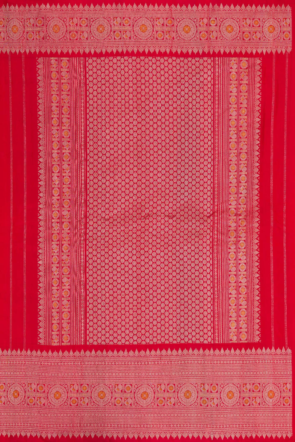 Close up image of the pallu of Red Gadwal Silk Saree with Zari Butta on the body and Zari Border. 