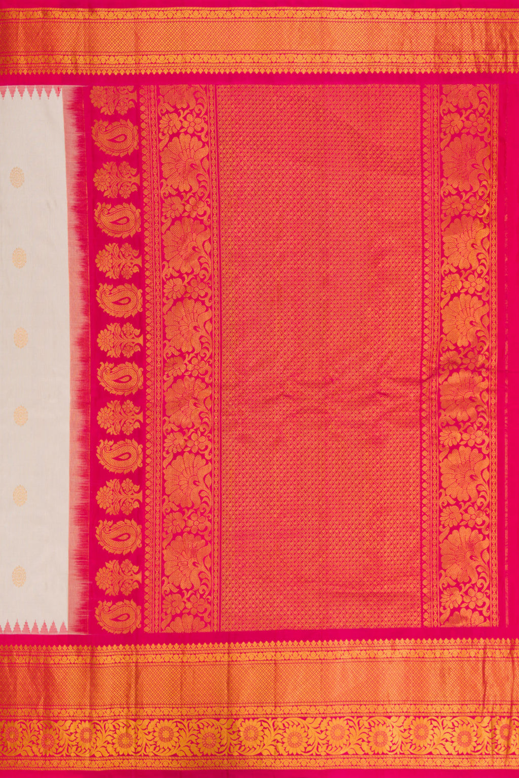 Close up image of the pallu of Cream Gadwal Silk Saree with Zari Butta on the body and Zari Border. 
