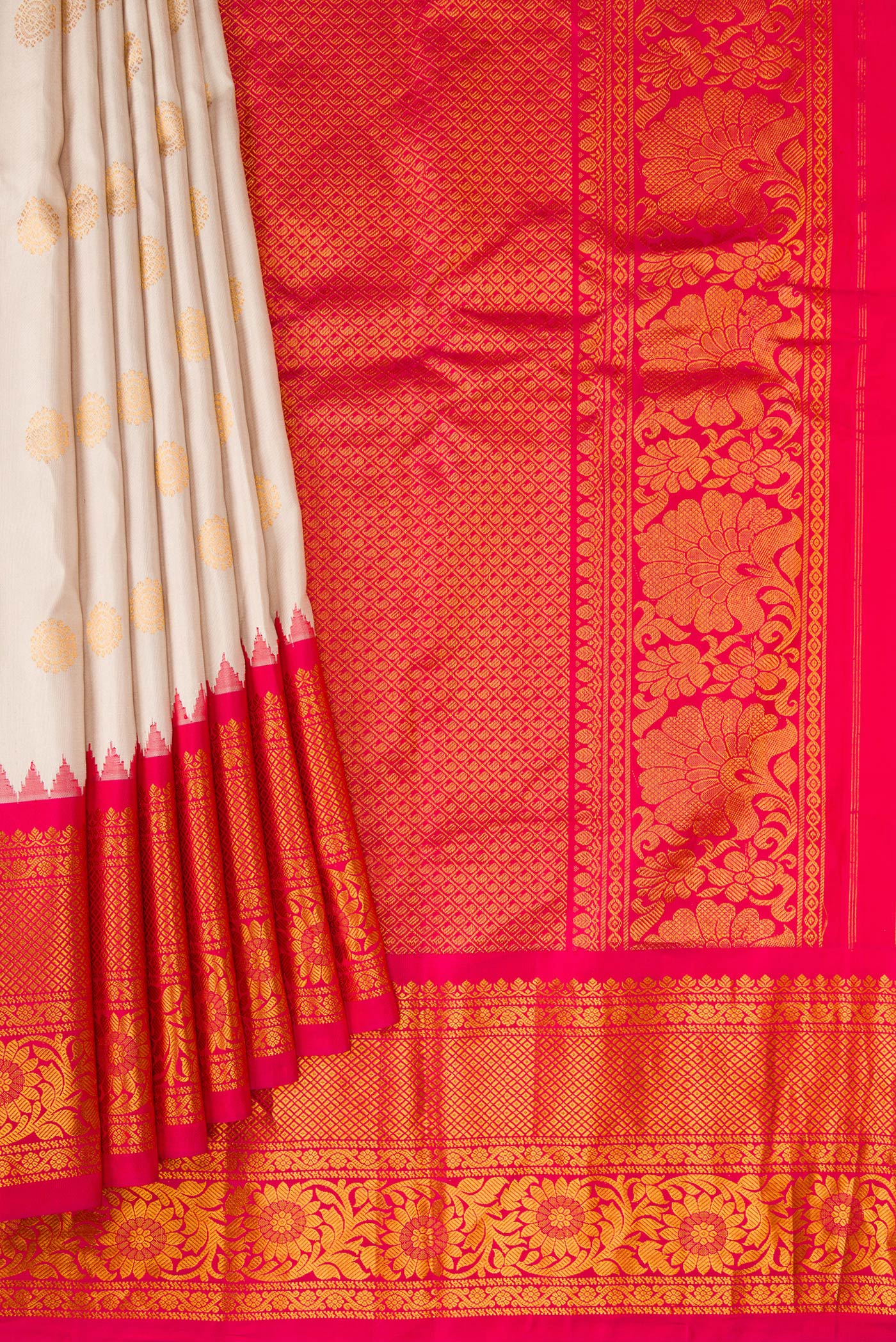 Pleats and pallu of Cream Gadwal Silk Saree with Zari Butta on the body and Zari Border. 