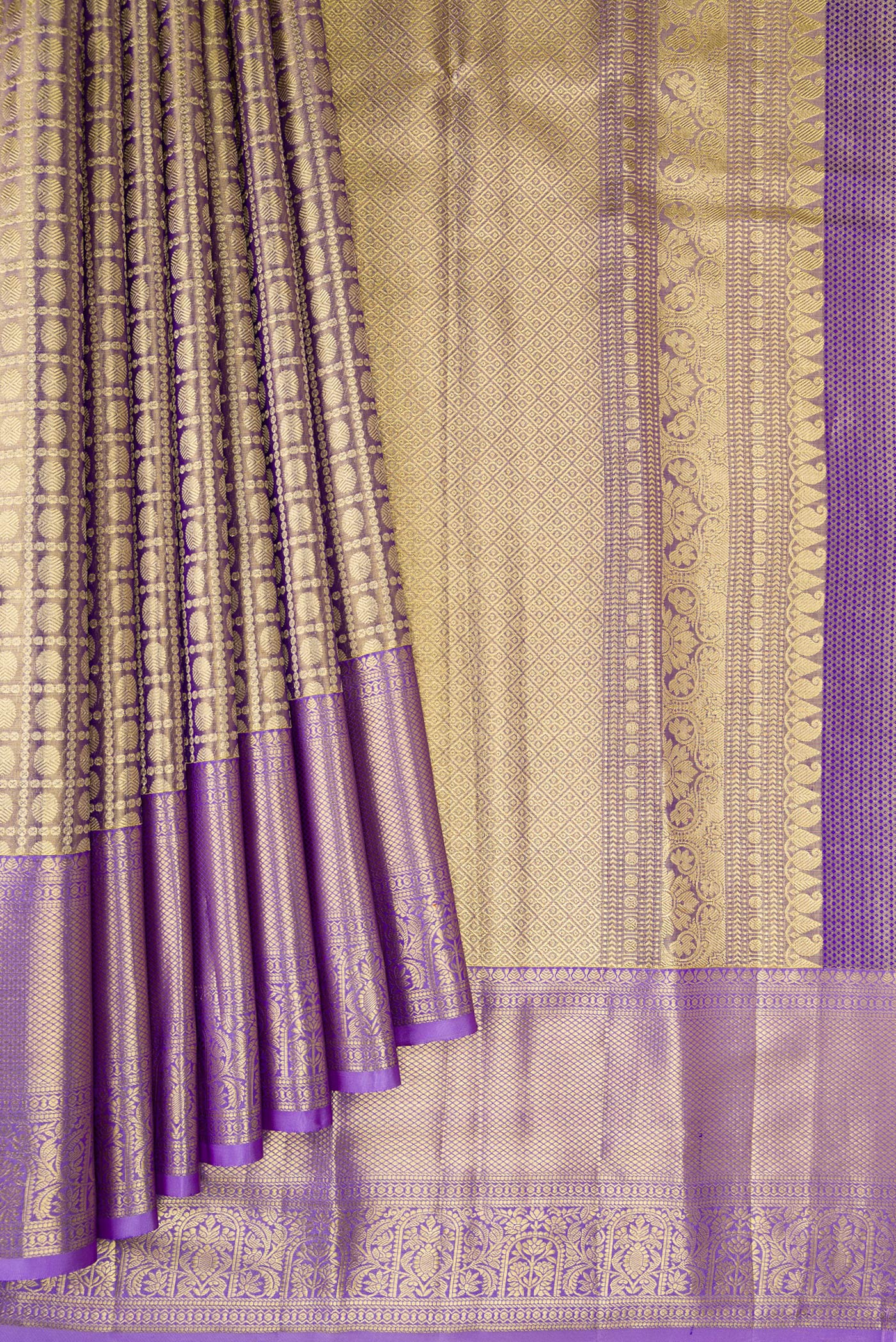 Pleats and pallu of Purple Dual Tone Kanchipuram Tissue Silk Saree with Zari Brocade on the body and Zari Border. 