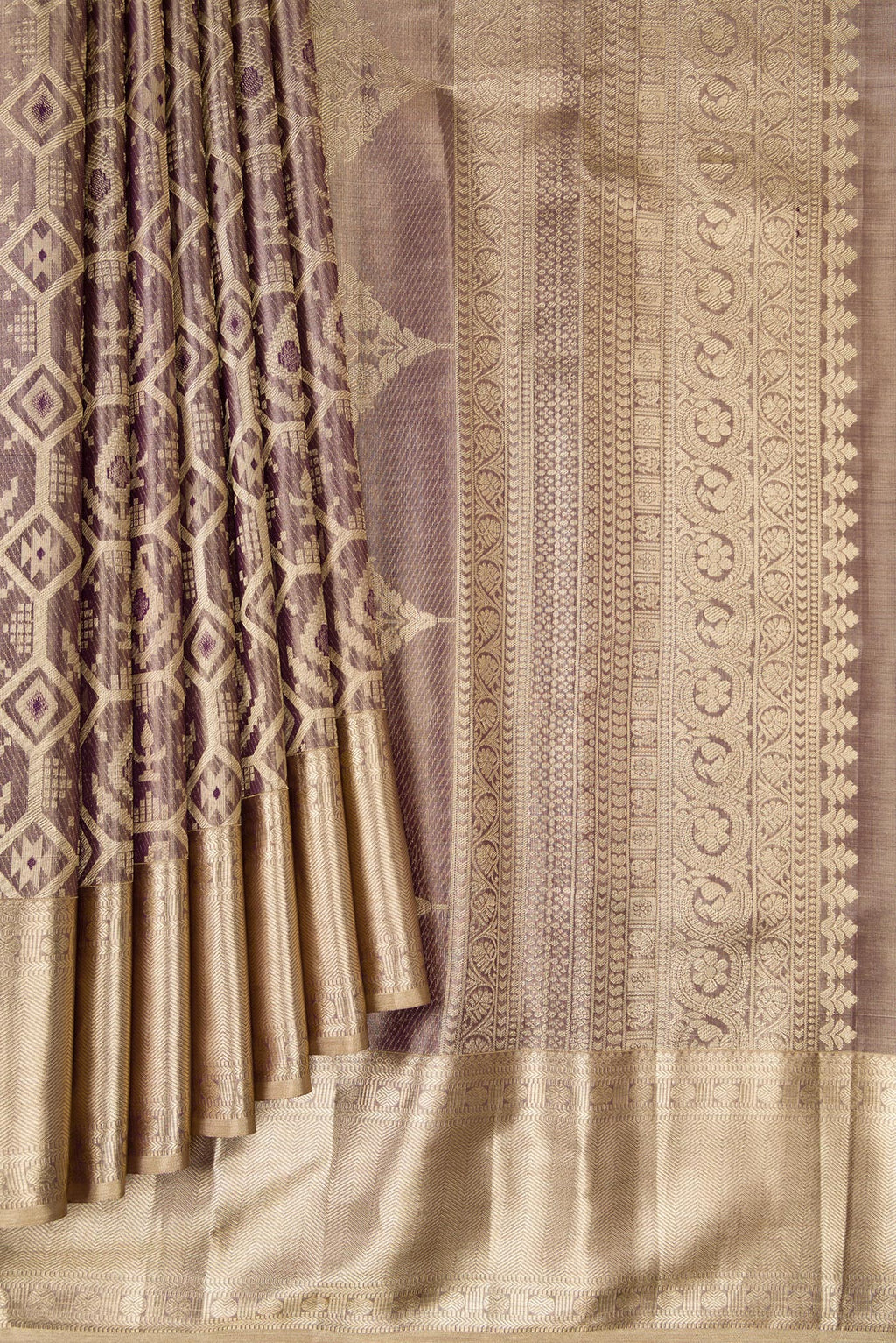 Pleats and pallu of Purple Dual Tone Kanjivaram Tissue Silk Saree with Zari Brocade on the body and Zari Border. 