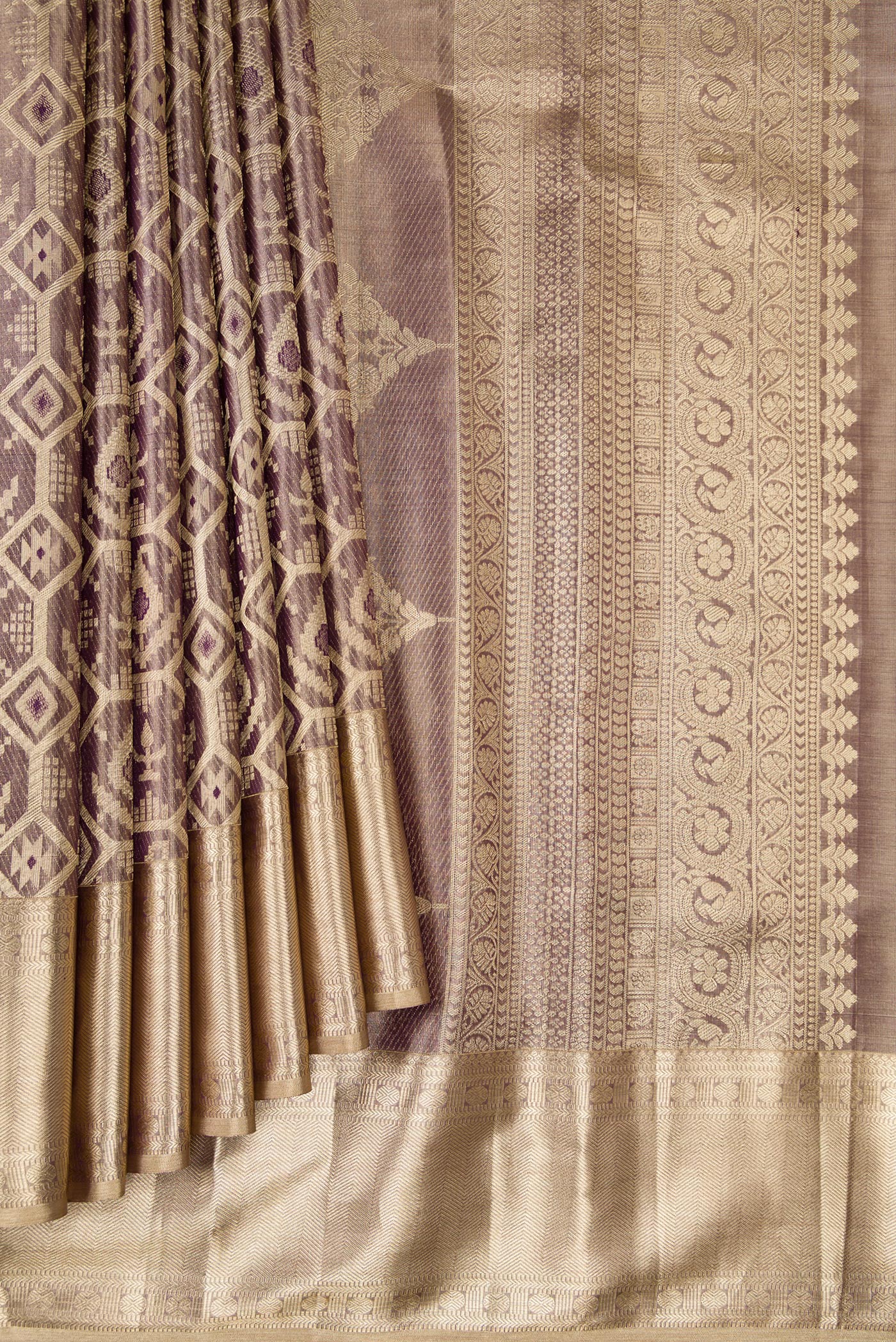 Pleats and pallu of Purple Dual Tone Kanjivaram Tissue Silk Saree with Zari Brocade on the body and Zari Border. 