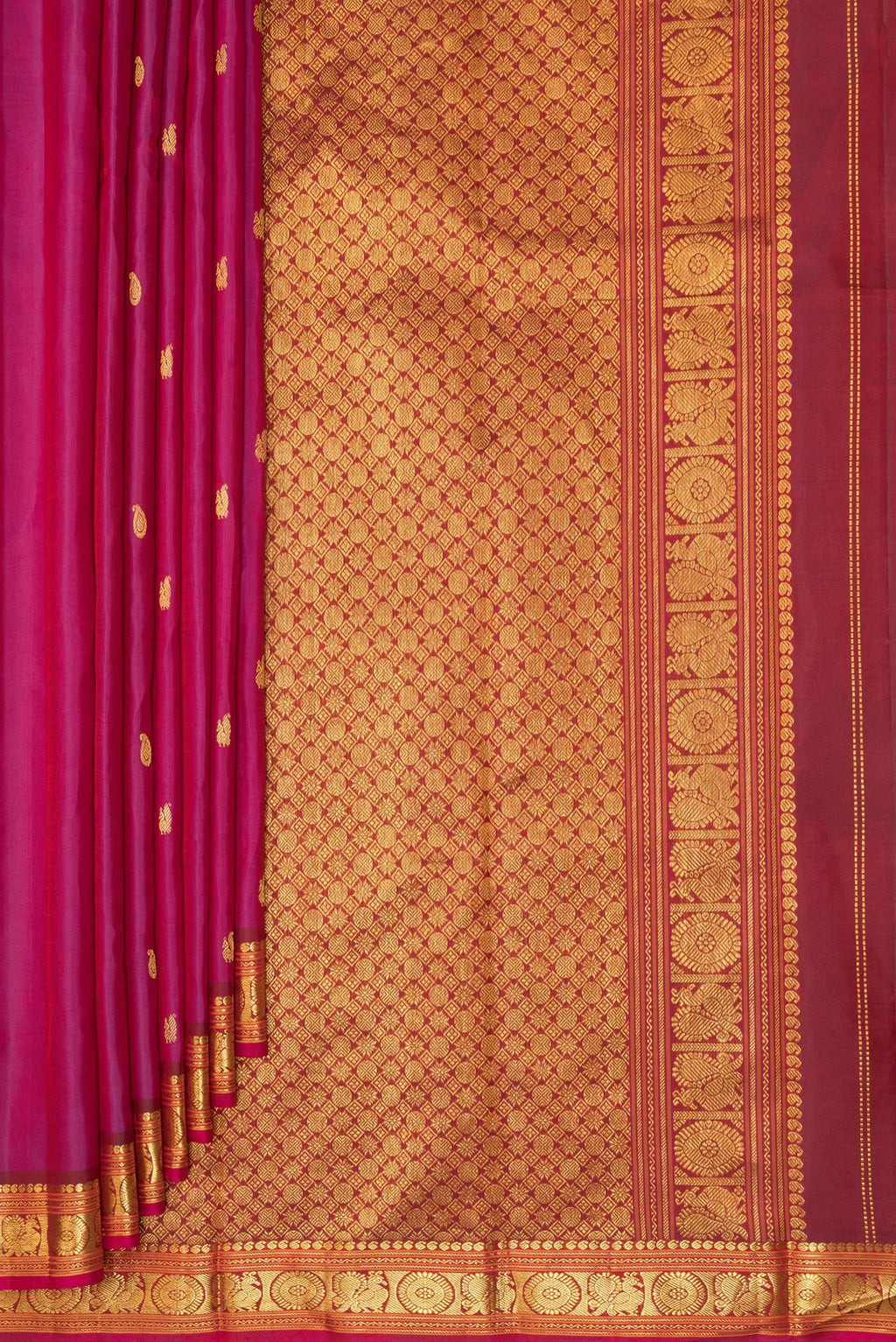 Pleats and pallu of Pure Silk Magenta Kanchipuram Saree with Zari Butta on the body and Zari Border. 