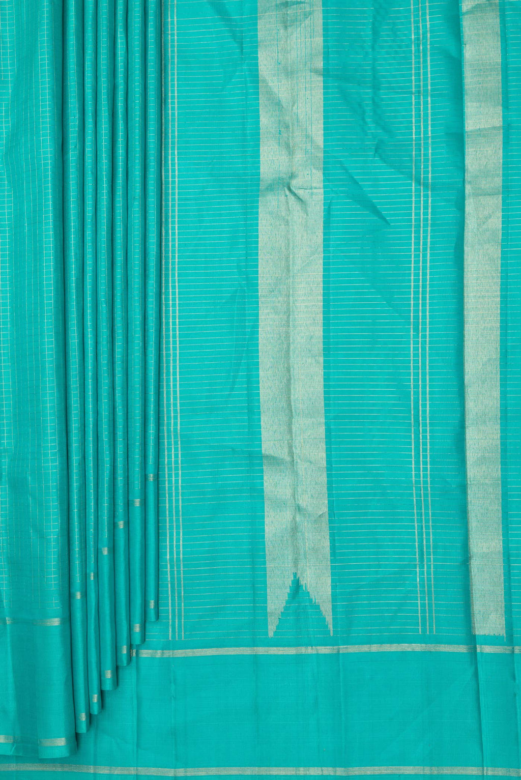 Pleats and pallu of Pure Silk Sky Blue Dual Tone Kanchipuram Saree with Checked design on the body and Zari Border. 