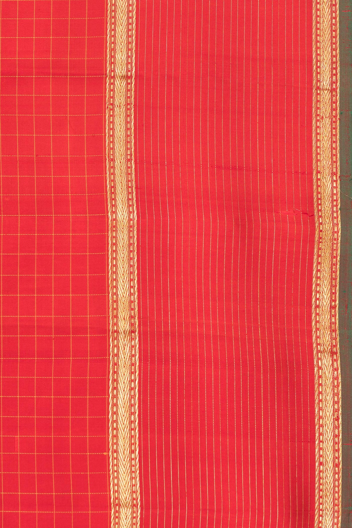 Border image of Pure Silk Red Dual Tone Kanchipuram Saree with Checked design on the body and Zari Border. 