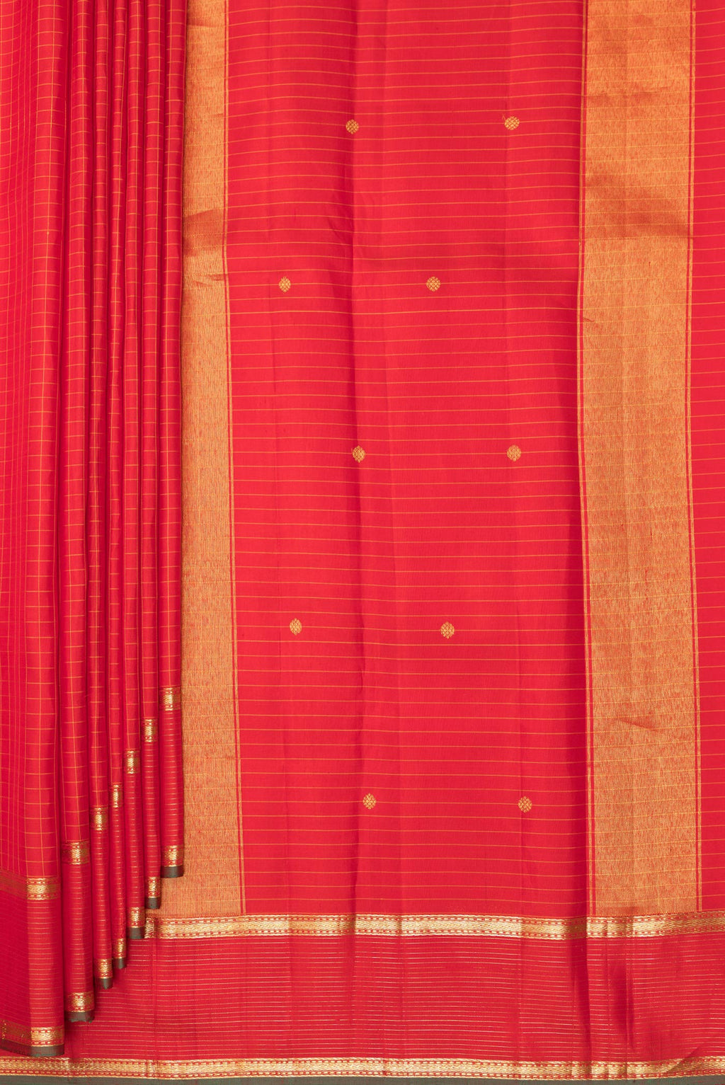 Pleats and pallu of Pure Silk Red Dual Tone Kanchipuram Saree with Checked design on the body and Zari Border. 