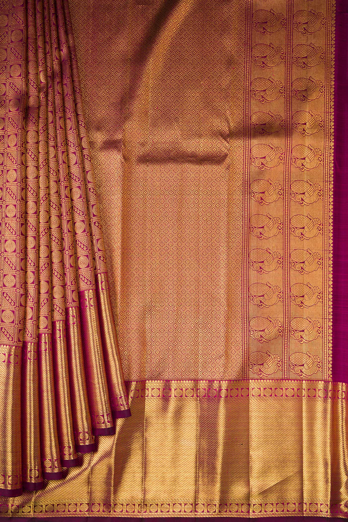 Pleats and pallu of Magenta Dual Tone Kanchipuram Silk Saree with Zari Brocade on the body and Zari Border. 