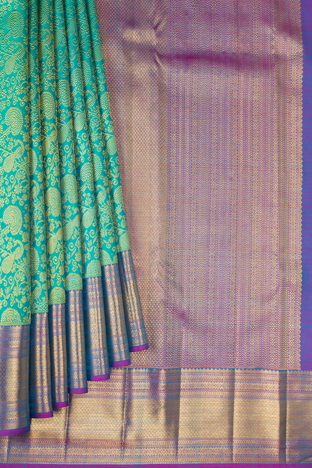 Pleats and pallu of Sea Green Dual Tone Kanchipuram Silk Saree with Zari Brocade on the body and Zari Border. 