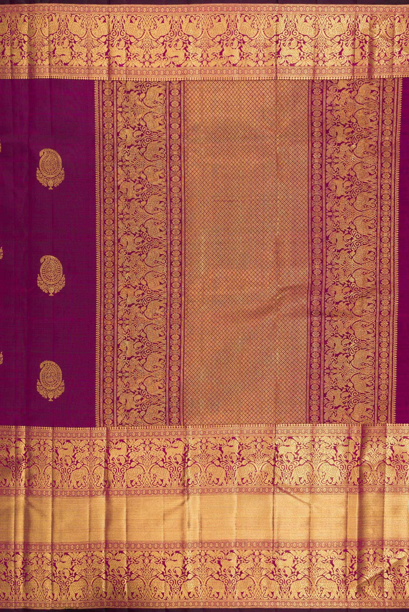 Close up image of the pallu of Magenta Dual Tone Kanchipuram Silk Saree with Zari Butta on the body and Fancy Border. 