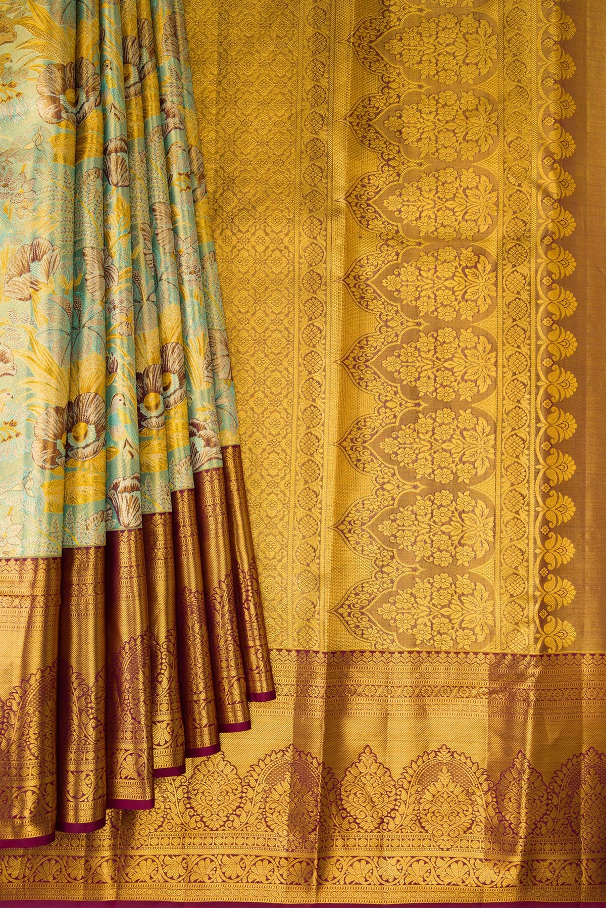 Pleats and pallu of Sea Green Dual Tone Kanjivaram Tissue Saree with Zari Brocade on the body and Fancy Border. 