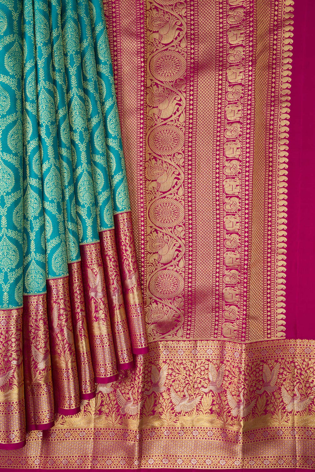 Pleats and pallu of Green Dual Tone Kanjivaram Silk Saree with Zari Brocade on the body and Zari Border. 