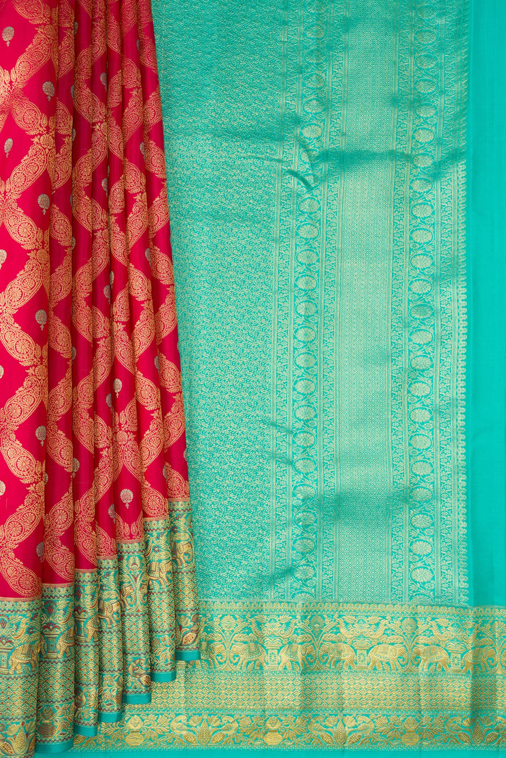 Pleats and pallu of Pure Silk Dark Pink Dual Tone Kanjivaram Saree with Zari Brocade on the body and Zari Border. 