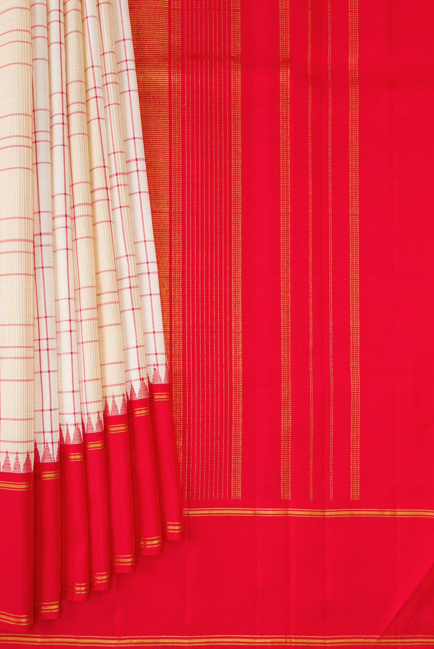 Pleats and pallu of Cream Kanjivaram Silk Saree with Checked design on the body and Zari Border. 