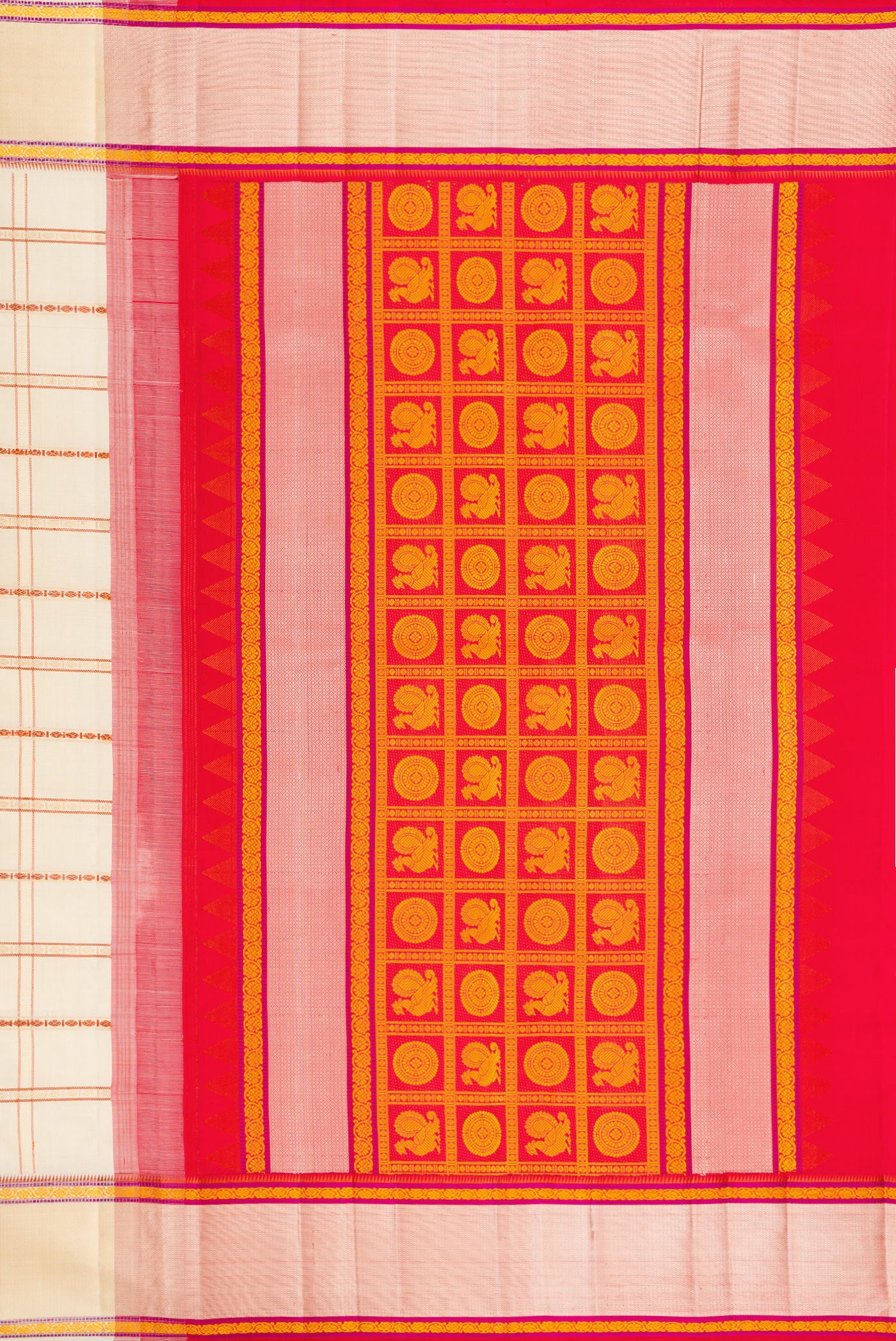 Close up image of the pallu of Cream Kanchipuram Silk Saree with Checked design on the body and Thread Border. 