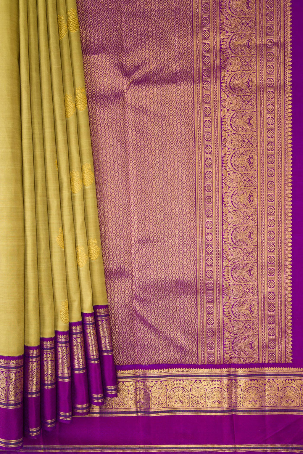 Pleats and pallu of Pure Silk Gold Kanchipuram Saree with Zari Butta on the body and Zari Border. 
