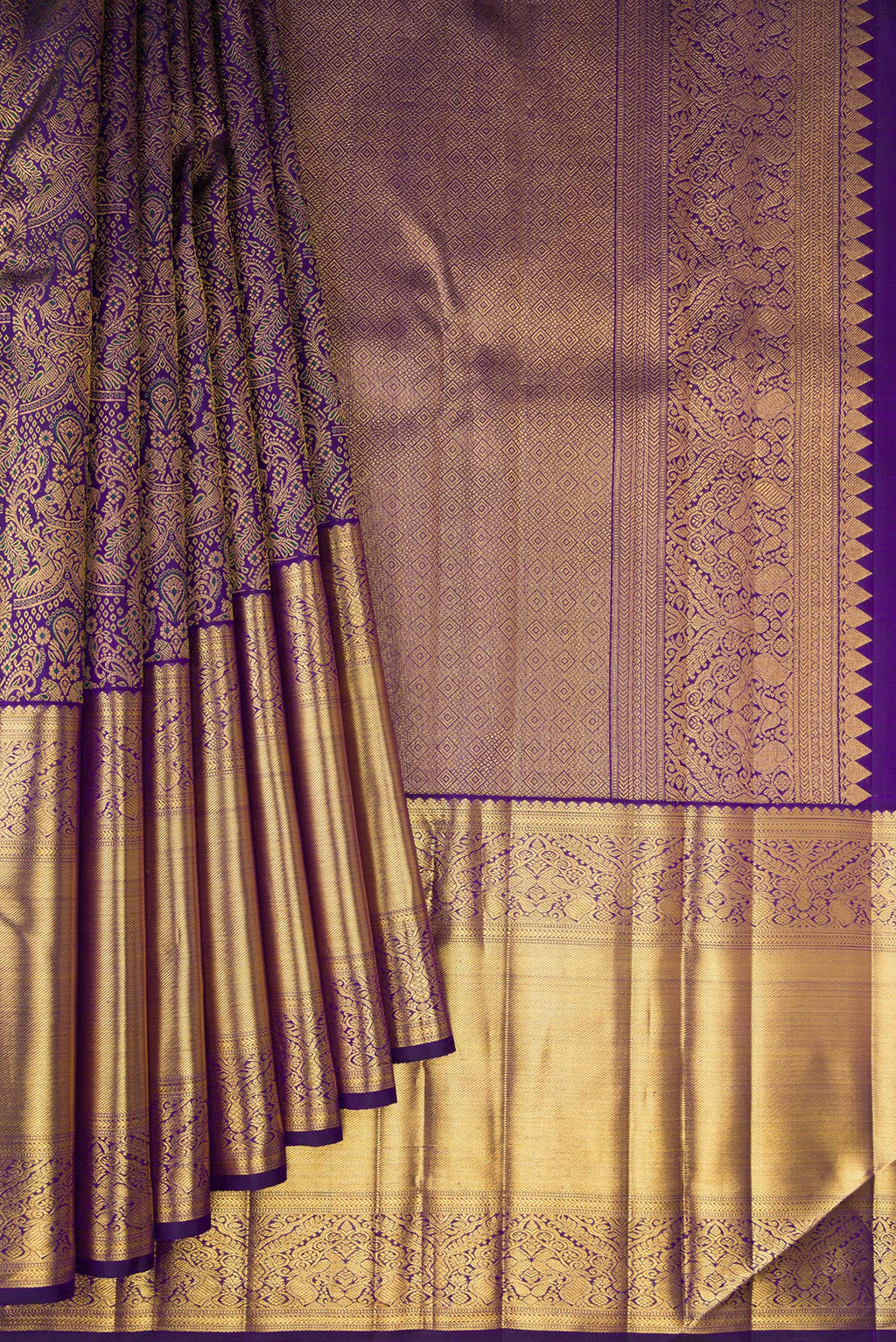 Pleats and pallu of Navy Blue Dual Tone Kanchipuram Silk Saree with Zari Brocade on the body and Fancy Border. 