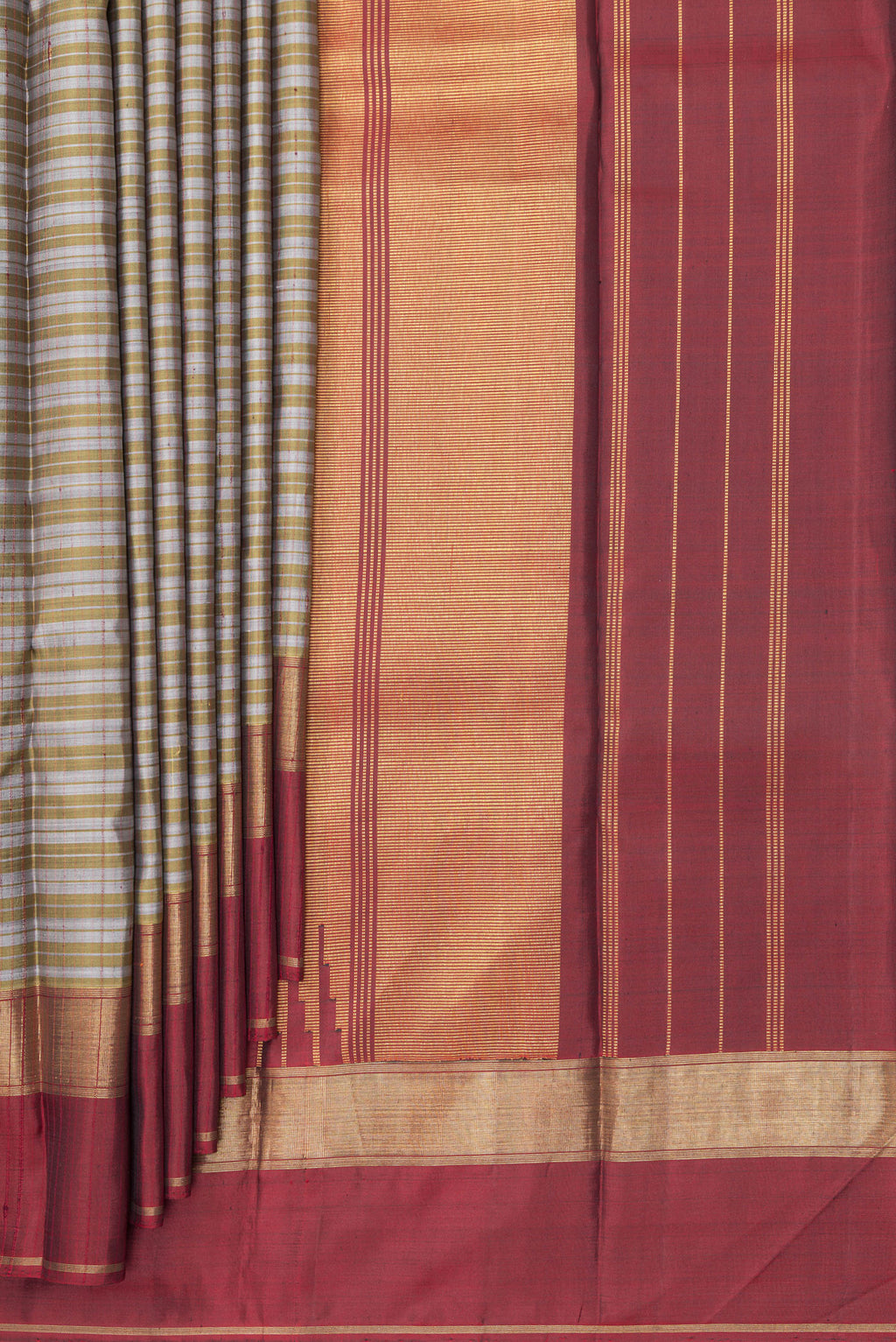 Pleats and pallu of Pure Silk Grey Dual Tone Kanchipuram Saree with Checked design on the body and Zari Border. 
