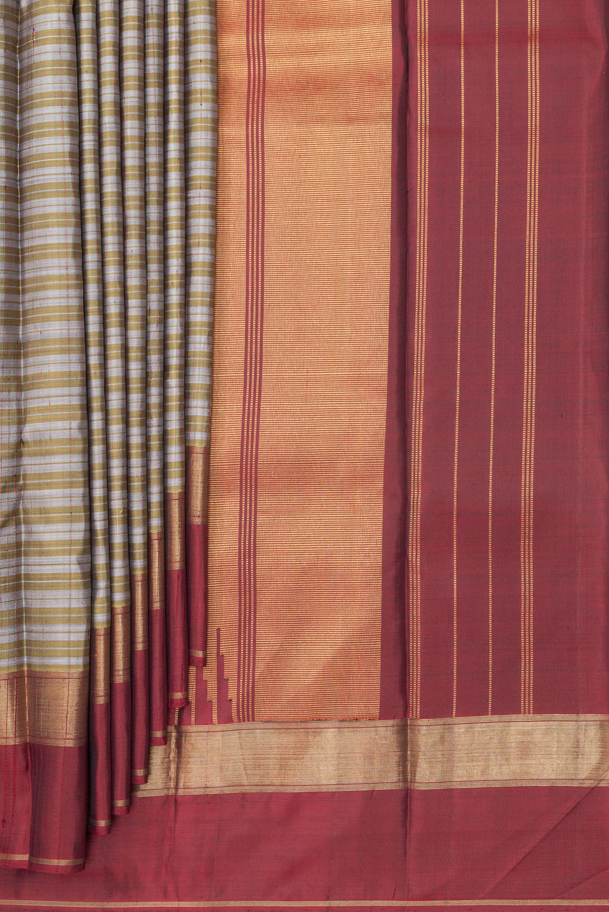 Pleats and pallu of Pure Silk Grey Dual Tone Kanchipuram Saree with Checked design on the body and Zari Border. 