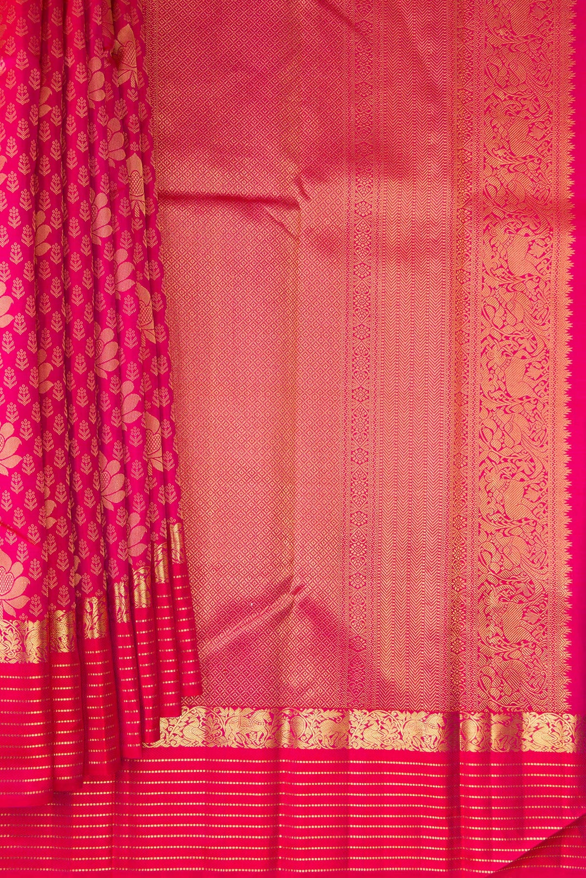 Pleats and pallu of Pure Silk Pink Kanjivaram Saree with Jacquard With Zari Butta on the body and Zari Border. 