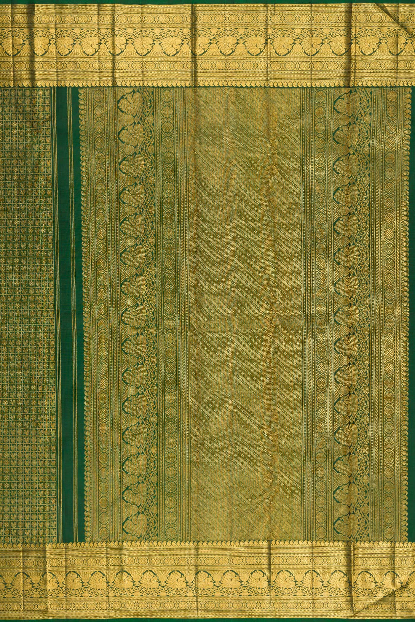 Close up image of the pallu of Bottle Green Kanchipuram Silk Saree with Zari Brocade on the body and Zari Border. 