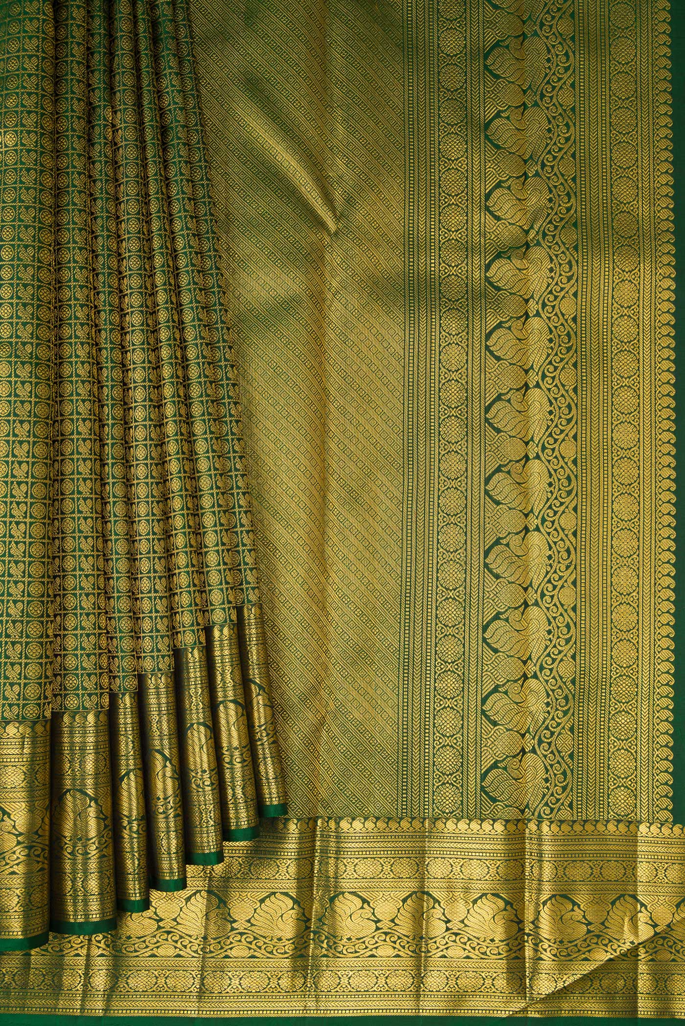 Pleats and pallu of Bottle Green Kanchipuram Silk Saree with Zari Brocade on the body and Zari Border. 