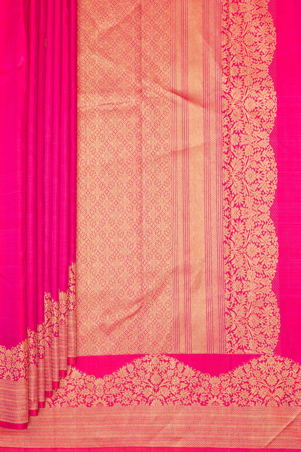 Pleats and pallu of Pure Silk Pink Kanjivaram Saree with Zari Butta on the body and Fancy Border. 