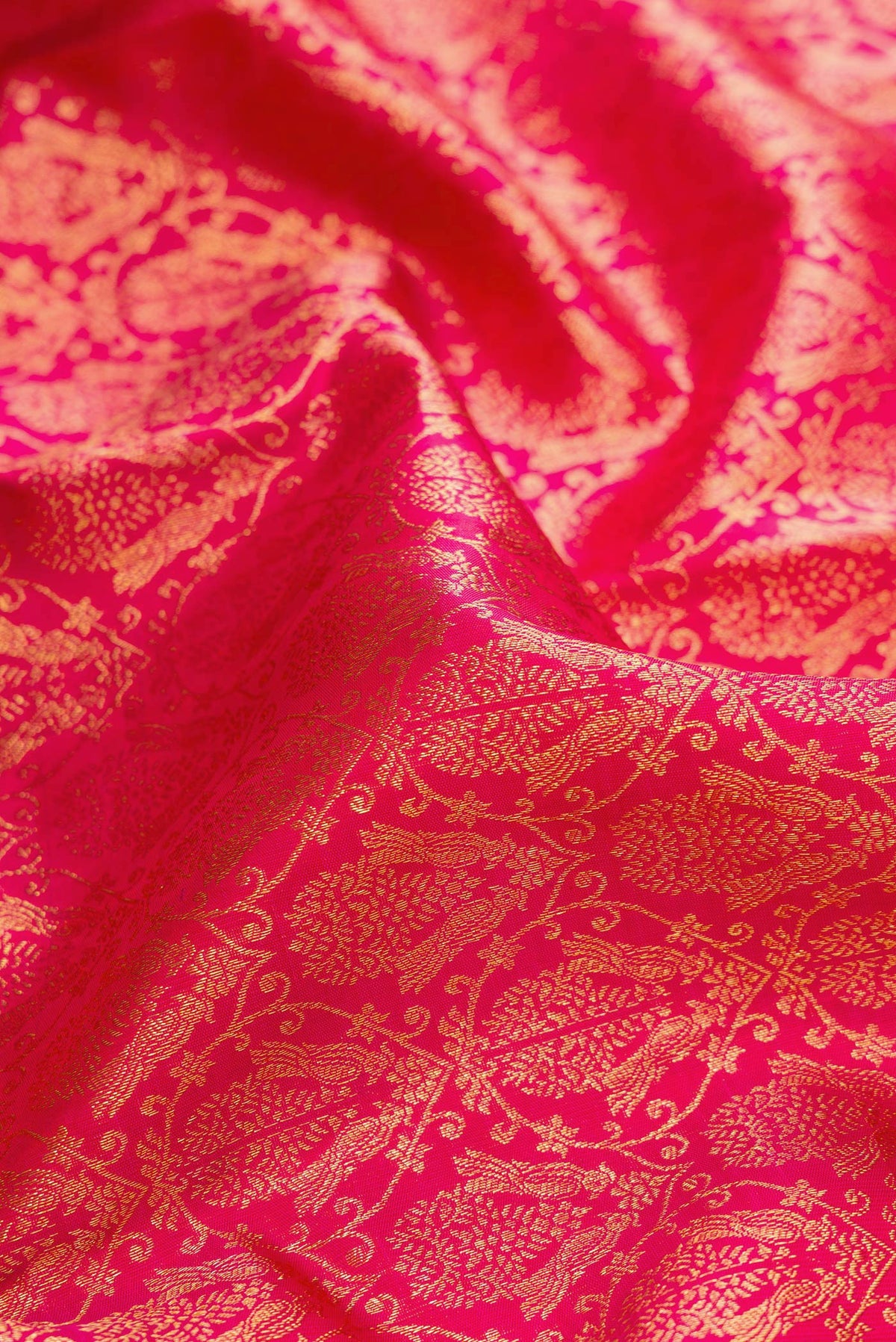 Close up of Pure Silk Dark Pink Dual Tone Kanchipuram Saree with Zari Brocade on the body and Zari Border.  displaying folds